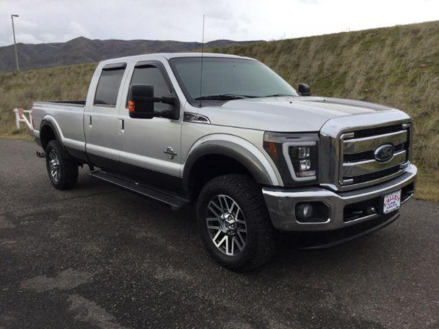 2016 SILVER/GRAY /BLACK LEATHER Ford F-350 SD Lariat Crew Cab Long Bed 4WD (1FT8W3BT3GE) with an 6.7L V8 OHV 16V DIESEL engine, 6-Speed Automatic transmission, located at 1801 Main Street, Lewiston, 83501, (208) 743-9371, 46.417065, -117.004799 - Photo#15