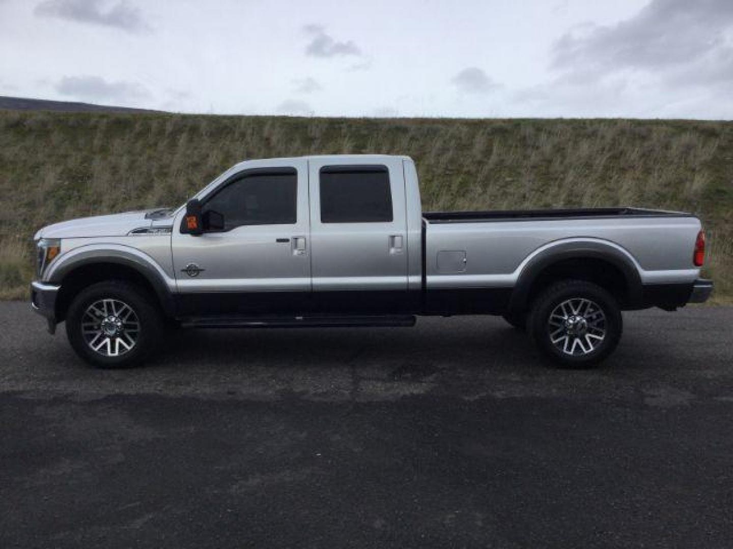 2016 SILVER/GRAY /BLACK LEATHER Ford F-350 SD Lariat Crew Cab Long Bed 4WD (1FT8W3BT3GE) with an 6.7L V8 OHV 16V DIESEL engine, 6-Speed Automatic transmission, located at 1801 Main Street, Lewiston, 83501, (208) 743-9371, 46.417065, -117.004799 - Photo#1