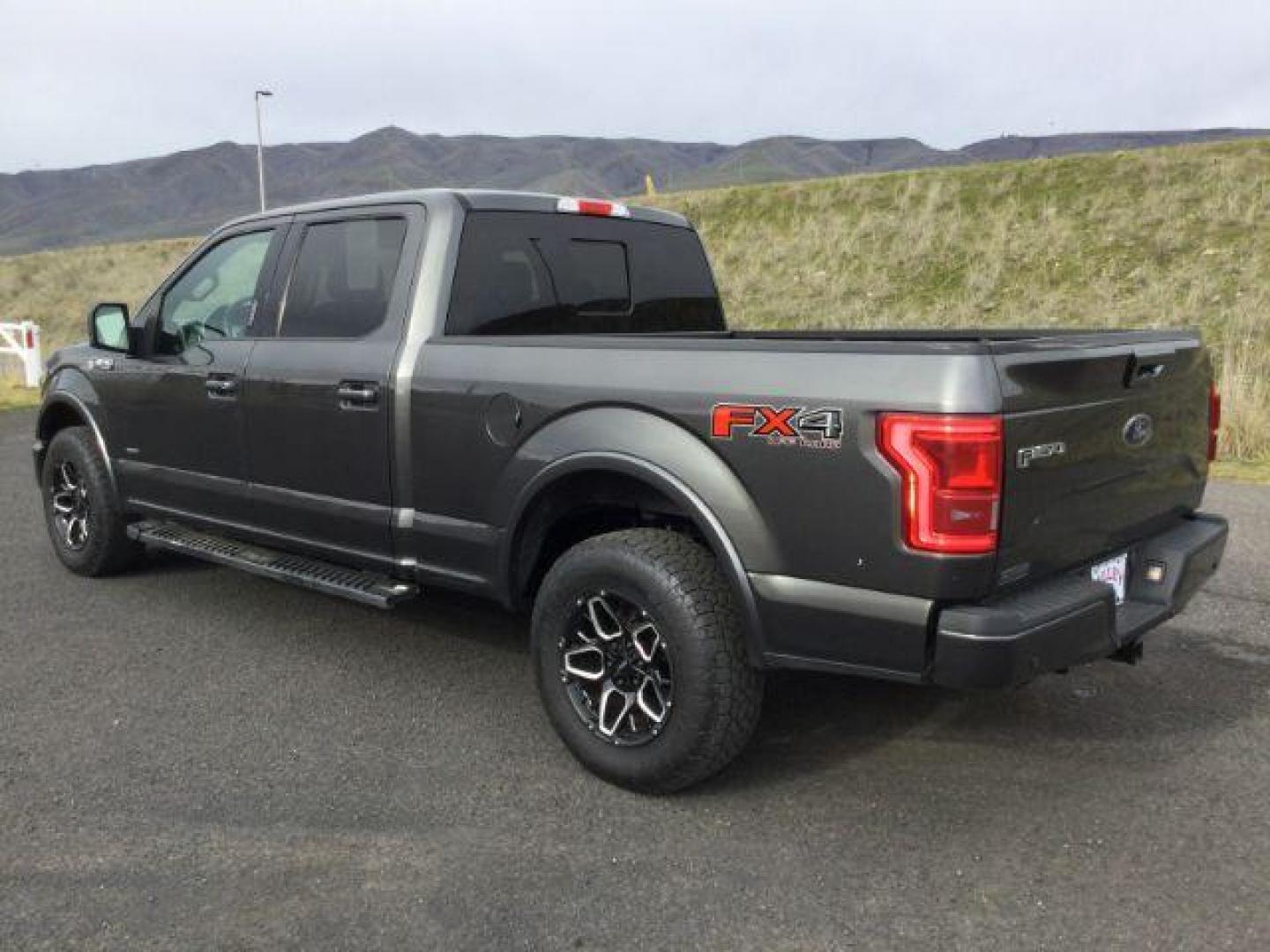 2015 Magnetic Metallic /BLACK LEATHER Ford F-150 Lariat SuperCrew 6.5-ft. Bed 4WD (1FTFW1EG6FF) with an 3.5 V6 engine, 6-Speed Automatic transmission, located at 1801 Main Street, Lewiston, 83501, (208) 743-9371, 46.417065, -117.004799 - Photo#2