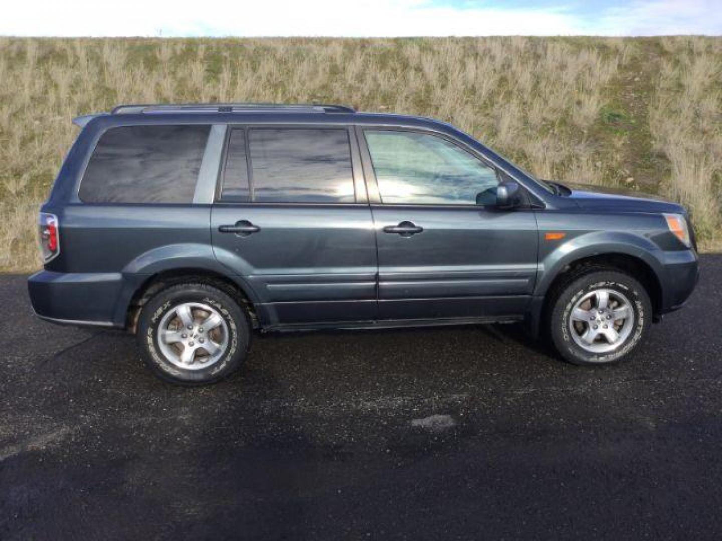 2006 Steel Blue Metallic /Gray Cloth Interior Honda Pilot EX 4WD (2HKYF18426H) with an 3.5L V6 SOHC 24V engine, 5-Speed Automatic transmission, located at 1801 Main Street, Lewiston, 83501, (208) 743-9371, 46.417065, -117.004799 - Photo#13