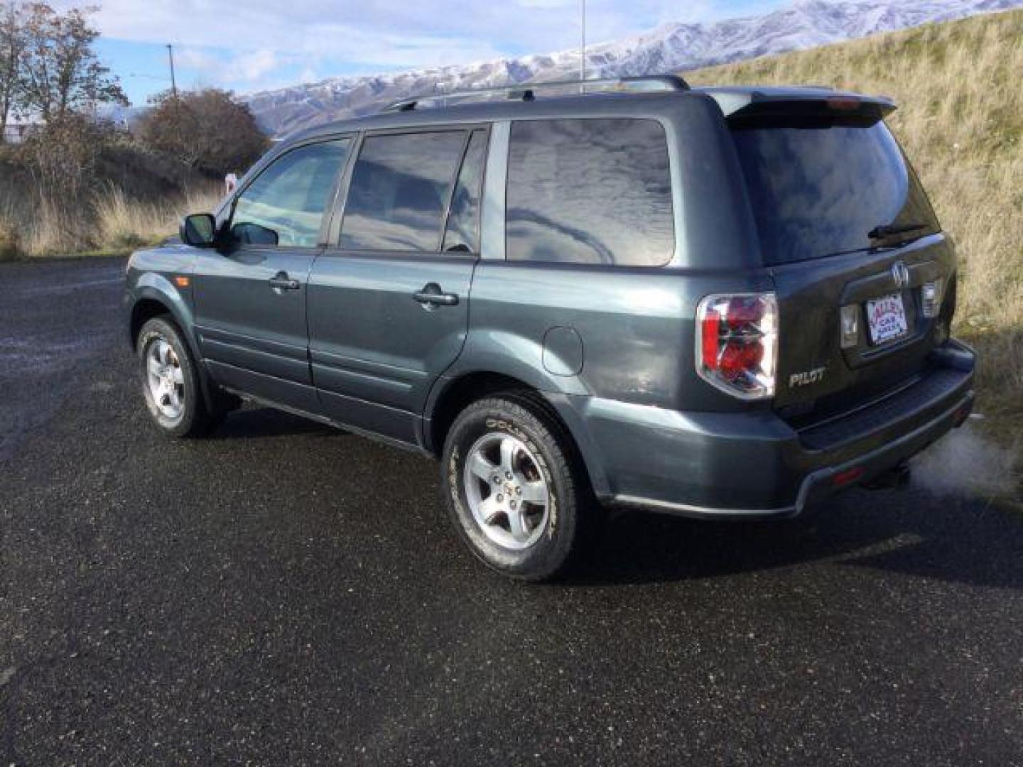 2006 Steel Blue Metallic /Gray Cloth Interior Honda Pilot EX 4WD (2HKYF18426H) with an 3.5L V6 SOHC 24V engine, 5-Speed Automatic transmission, located at 1801 Main Street, Lewiston, 83501, (208) 743-9371, 46.417065, -117.004799 - Photo#2