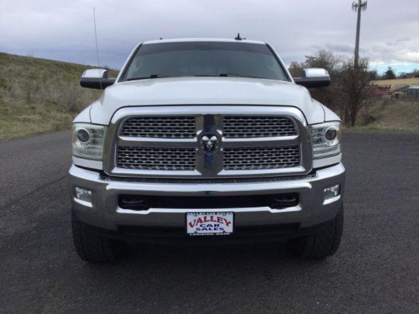 2015 Bright White Clear Coat /BLACK LEATHER RAM 2500 Laramie Crew Cab SWB 4WD (3C6UR5FL4FG) with an 6.7L L6 OHV 24V TURBO DIESEL engine, 6-Speed Automatic transmission, located at 1801 Main Street, Lewiston, 83501, (208) 743-9371, 46.417065, -117.004799 - Photo#10