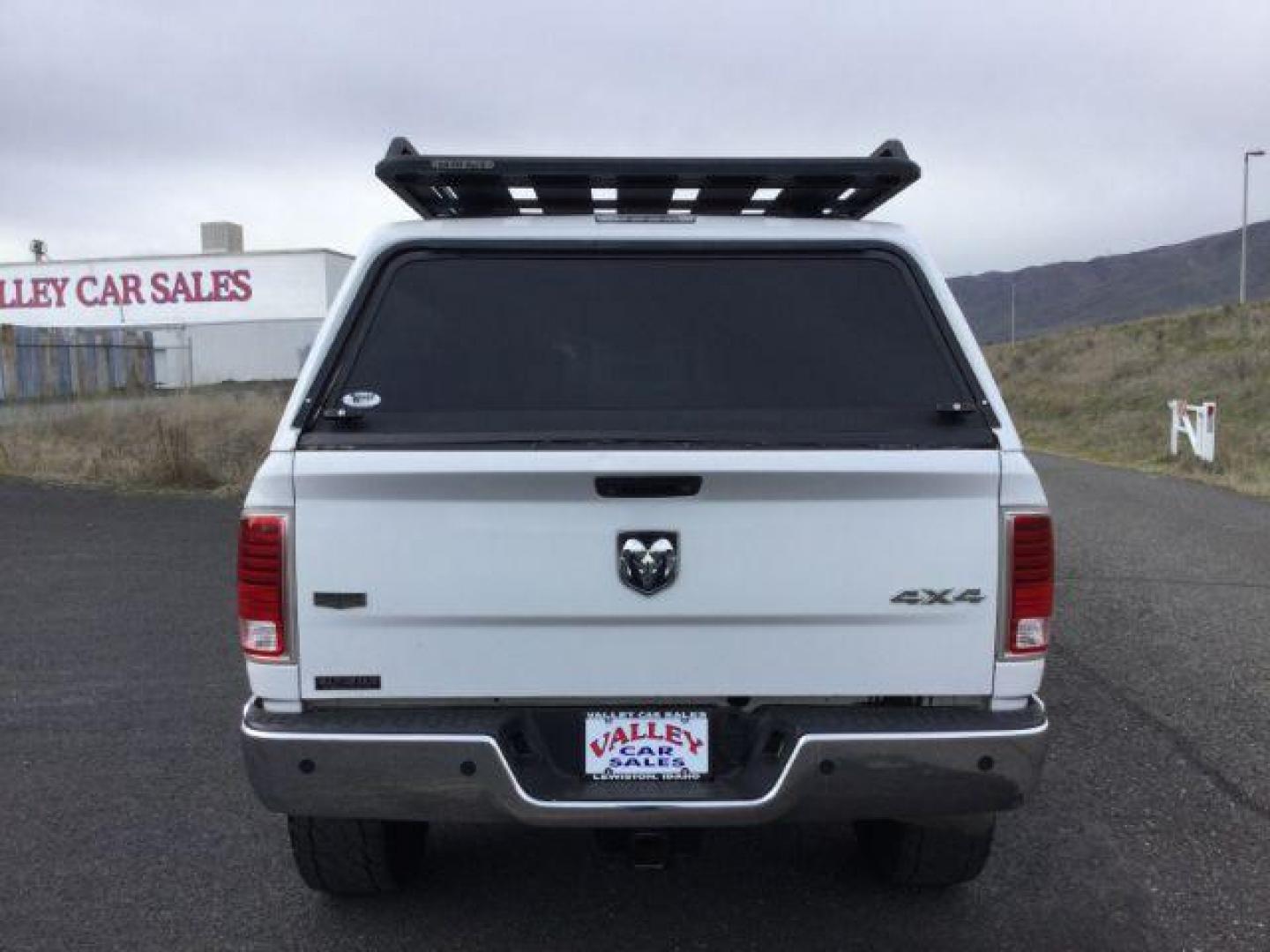 2015 Bright White Clear Coat /BLACK LEATHER RAM 2500 Laramie Crew Cab SWB 4WD (3C6UR5FL4FG) with an 6.7L L6 OHV 24V TURBO DIESEL engine, 6-Speed Automatic transmission, located at 1801 Main Street, Lewiston, 83501, (208) 743-9371, 46.417065, -117.004799 - Photo#11