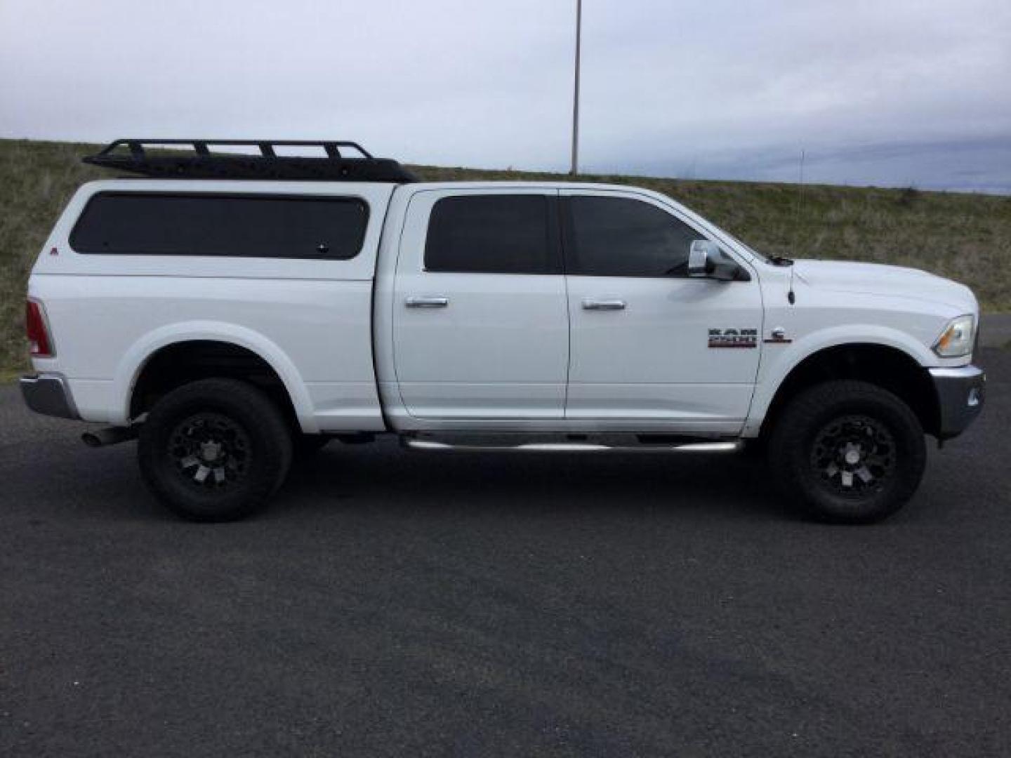 2015 Bright White Clear Coat /BLACK LEATHER RAM 2500 Laramie Crew Cab SWB 4WD (3C6UR5FL4FG) with an 6.7L L6 OHV 24V TURBO DIESEL engine, 6-Speed Automatic transmission, located at 1801 Main Street, Lewiston, 83501, (208) 743-9371, 46.417065, -117.004799 - Photo#15