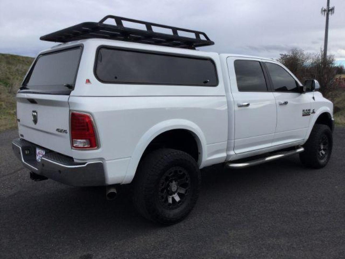 2015 Bright White Clear Coat /BLACK LEATHER RAM 2500 Laramie Crew Cab SWB 4WD (3C6UR5FL4FG) with an 6.7L L6 OHV 24V TURBO DIESEL engine, 6-Speed Automatic transmission, located at 1801 Main Street, Lewiston, 83501, (208) 743-9371, 46.417065, -117.004799 - Photo#16