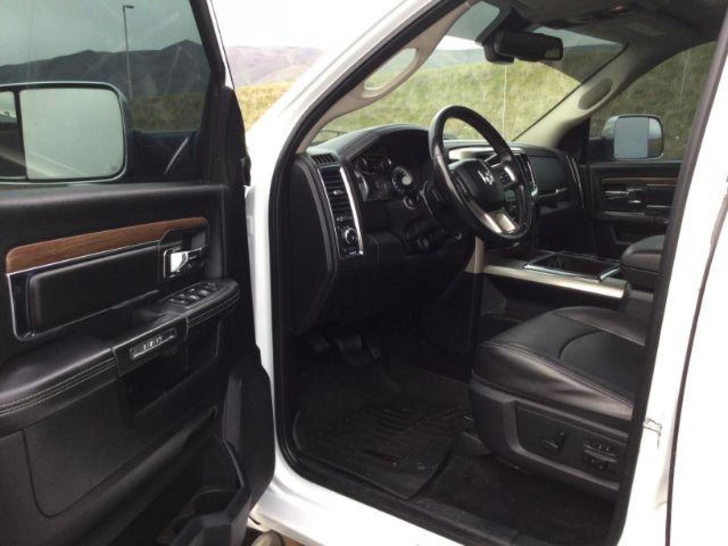 2015 Bright White Clear Coat /BLACK LEATHER RAM 2500 Laramie Crew Cab SWB 4WD (3C6UR5FL4FG) with an 6.7L L6 OHV 24V TURBO DIESEL engine, 6-Speed Automatic transmission, located at 1801 Main Street, Lewiston, 83501, (208) 743-9371, 46.417065, -117.004799 - Photo#3