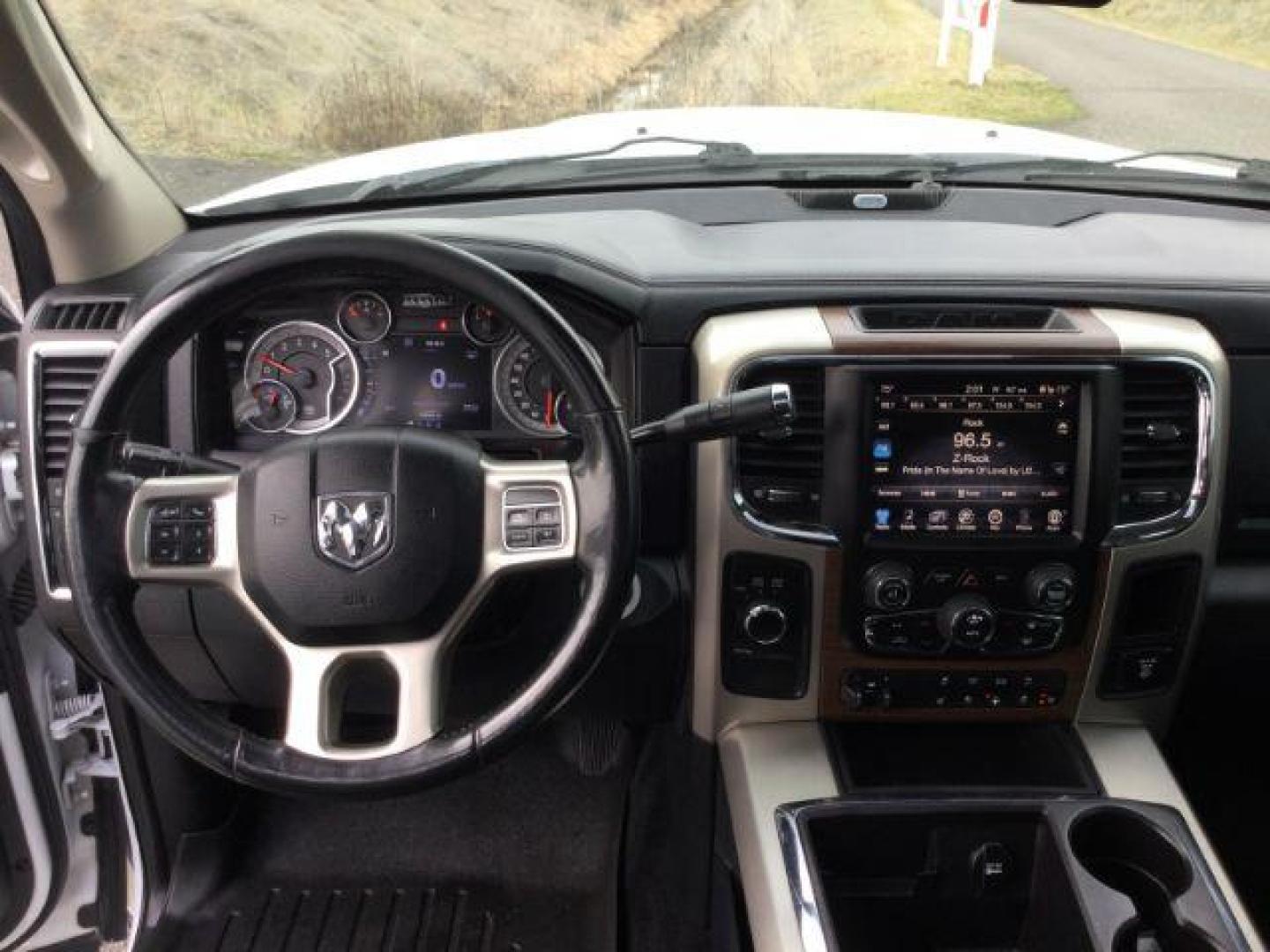 2015 Bright White Clear Coat /BLACK LEATHER RAM 2500 Laramie Crew Cab SWB 4WD (3C6UR5FL4FG) with an 6.7L L6 OHV 24V TURBO DIESEL engine, 6-Speed Automatic transmission, located at 1801 Main Street, Lewiston, 83501, (208) 743-9371, 46.417065, -117.004799 - Photo#5