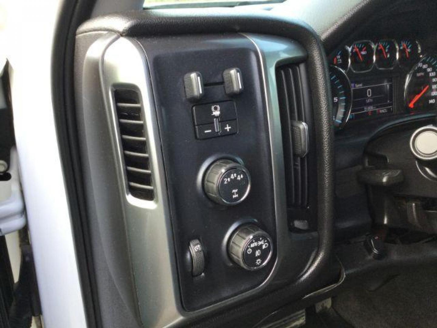 2017 Summit White /Jet Black, cloth Chevrolet Silverado 3500HD LT Crew Cab 4WD (1GC4KZCG9HF) with an 6.0L V8 OHV 16V FFV engine, 6-Speed Automatic transmission, located at 1801 Main Street, Lewiston, 83501, (208) 743-9371, 46.417065, -117.004799 - Photo#11