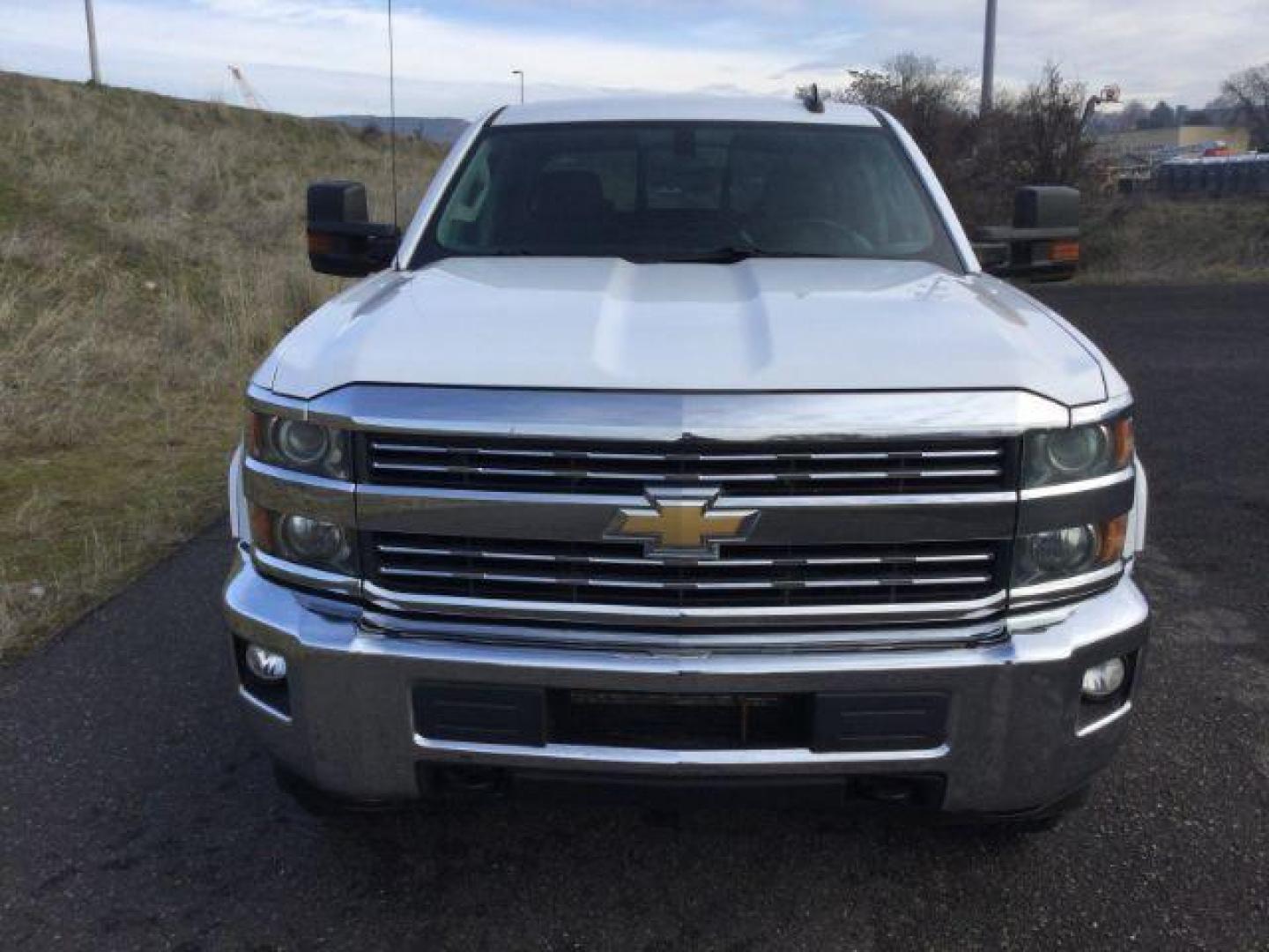 2017 Summit White /Jet Black, cloth Chevrolet Silverado 3500HD LT Crew Cab 4WD (1GC4KZCG9HF) with an 6.0L V8 OHV 16V FFV engine, 6-Speed Automatic transmission, located at 1801 Main Street, Lewiston, 83501, (208) 743-9371, 46.417065, -117.004799 - Photo#7