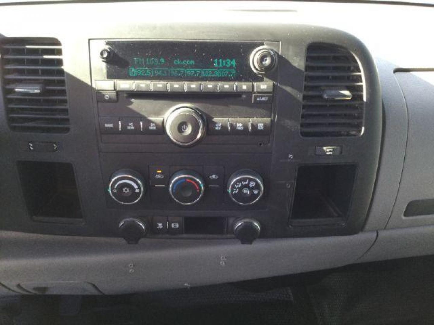 2011 Summit White /BLACK CLOTH Chevrolet Silverado 3500HD Crew Cab Long Box 4WD (1GC4KZC80BF) with an 6.6L V8 OHV 32V TURBO DIESEL engine, 6-Speed Automatic transmission, located at 1801 Main Street, Lewiston, 83501, (208) 743-9371, 46.417065, -117.004799 - Photo#11