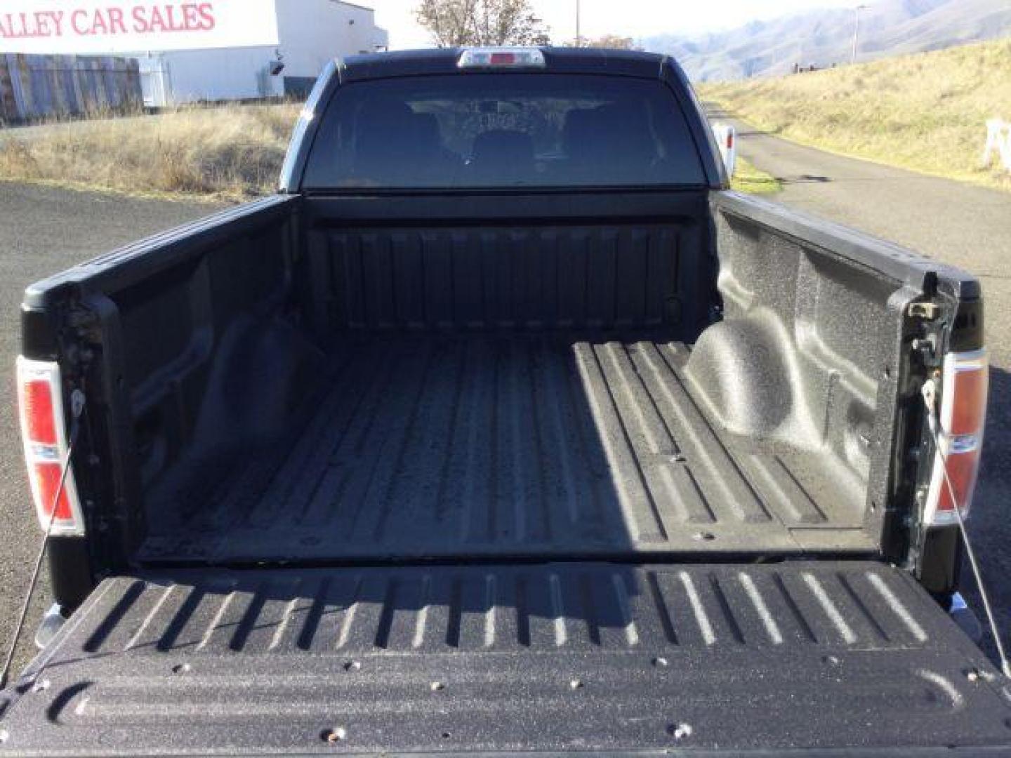 2012 Tuxedo Black Metallic /Steel Gray Cloth Interior Ford F-150 XLT SuperCab 6.5-ft. Bed 4WD (1FTFX1EF5CF) with an 5.0L V8 engine, 6-Speed Automatic transmission, located at 1801 Main Street, Lewiston, 83501, (208) 743-9371, 46.417065, -117.004799 - Photo#11