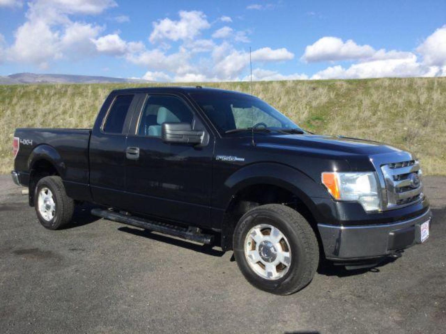 2012 Tuxedo Black Metallic /Steel Gray Cloth Interior Ford F-150 XLT SuperCab 6.5-ft. Bed 4WD (1FTFX1EF5CF) with an 5.0L V8 engine, 6-Speed Automatic transmission, located at 1801 Main Street, Lewiston, 83501, (208) 743-9371, 46.417065, -117.004799 - Photo#13