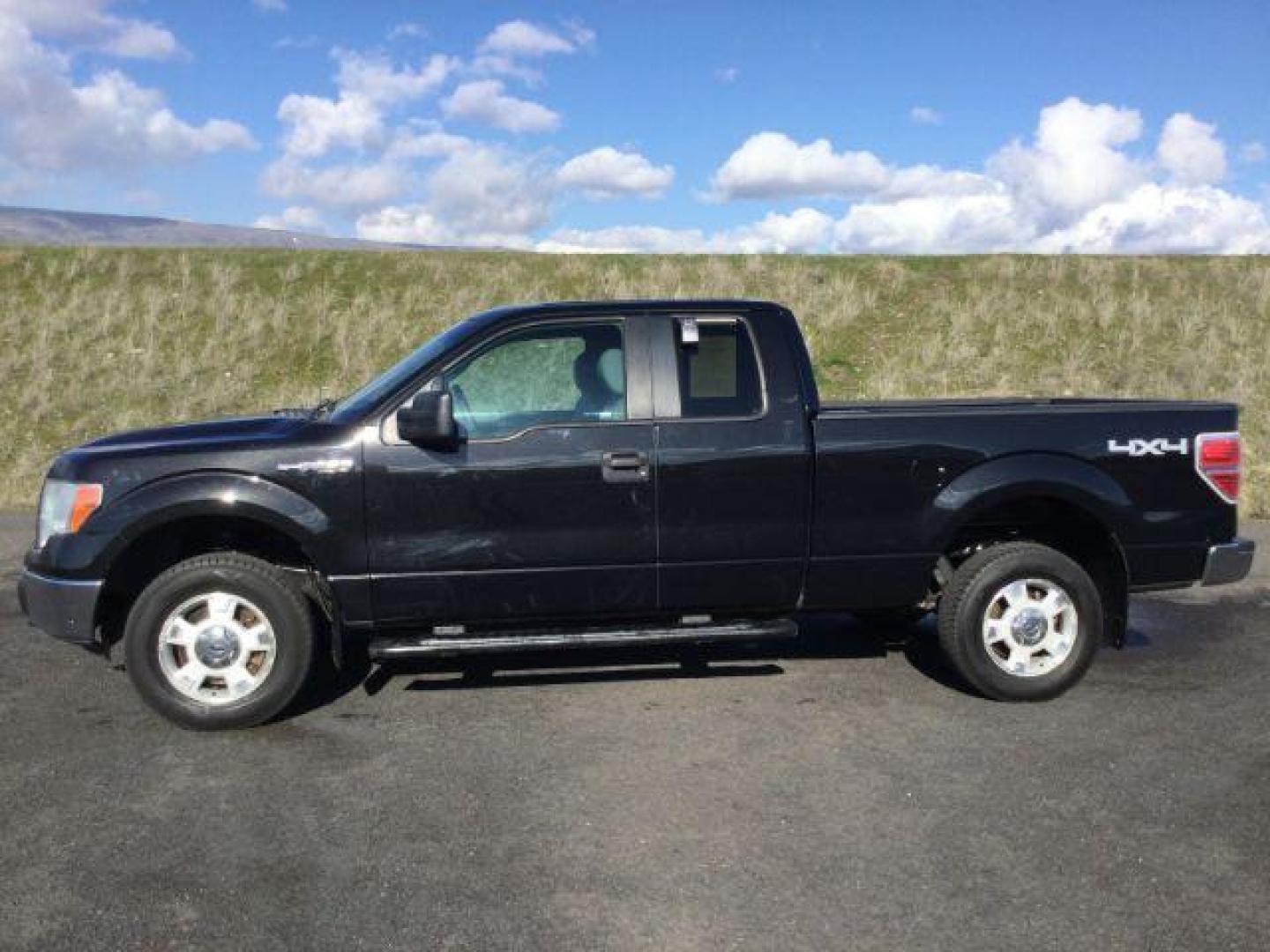 2012 Tuxedo Black Metallic /Steel Gray Cloth Interior Ford F-150 XLT SuperCab 6.5-ft. Bed 4WD (1FTFX1EF5CF) with an 5.0L V8 engine, 6-Speed Automatic transmission, located at 1801 Main Street, Lewiston, 83501, (208) 743-9371, 46.417065, -117.004799 - Photo#1