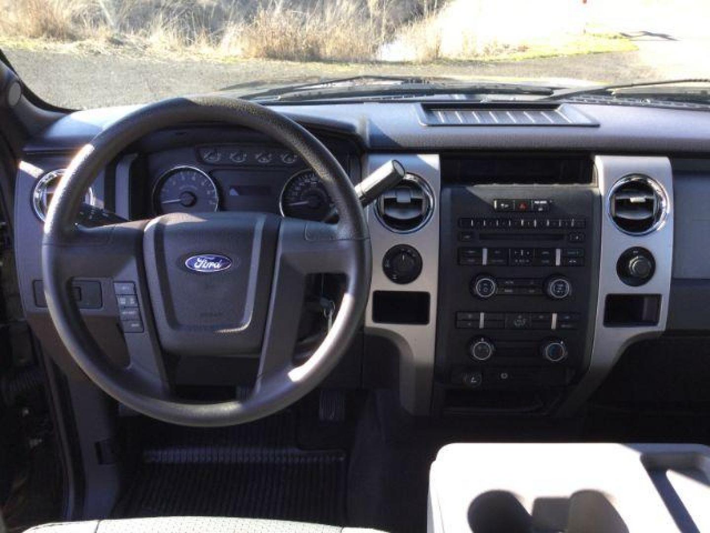 2012 Tuxedo Black Metallic /Steel Gray Cloth Interior Ford F-150 XLT SuperCab 6.5-ft. Bed 4WD (1FTFX1EF5CF) with an 5.0L V8 engine, 6-Speed Automatic transmission, located at 1801 Main Street, Lewiston, 83501, (208) 743-9371, 46.417065, -117.004799 - Photo#8