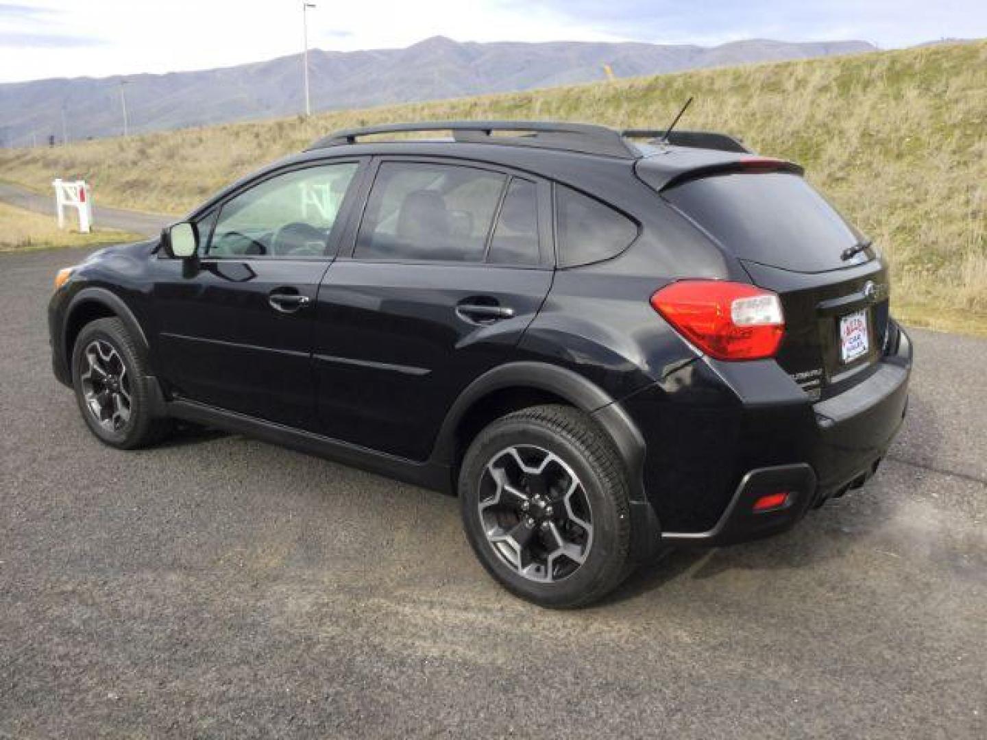 2013 Crystal Black Silica /Ivory Leather Interior Subaru XV Crosstrek 2.0 Limited (JF2GPAGC5DH) with an 2.0L L4 DOHC 16V engine, Continuously Variable Transmission transmission, located at 1801 Main Street, Lewiston, 83501, (208) 743-9371, 46.417065, -117.004799 - Photo#2