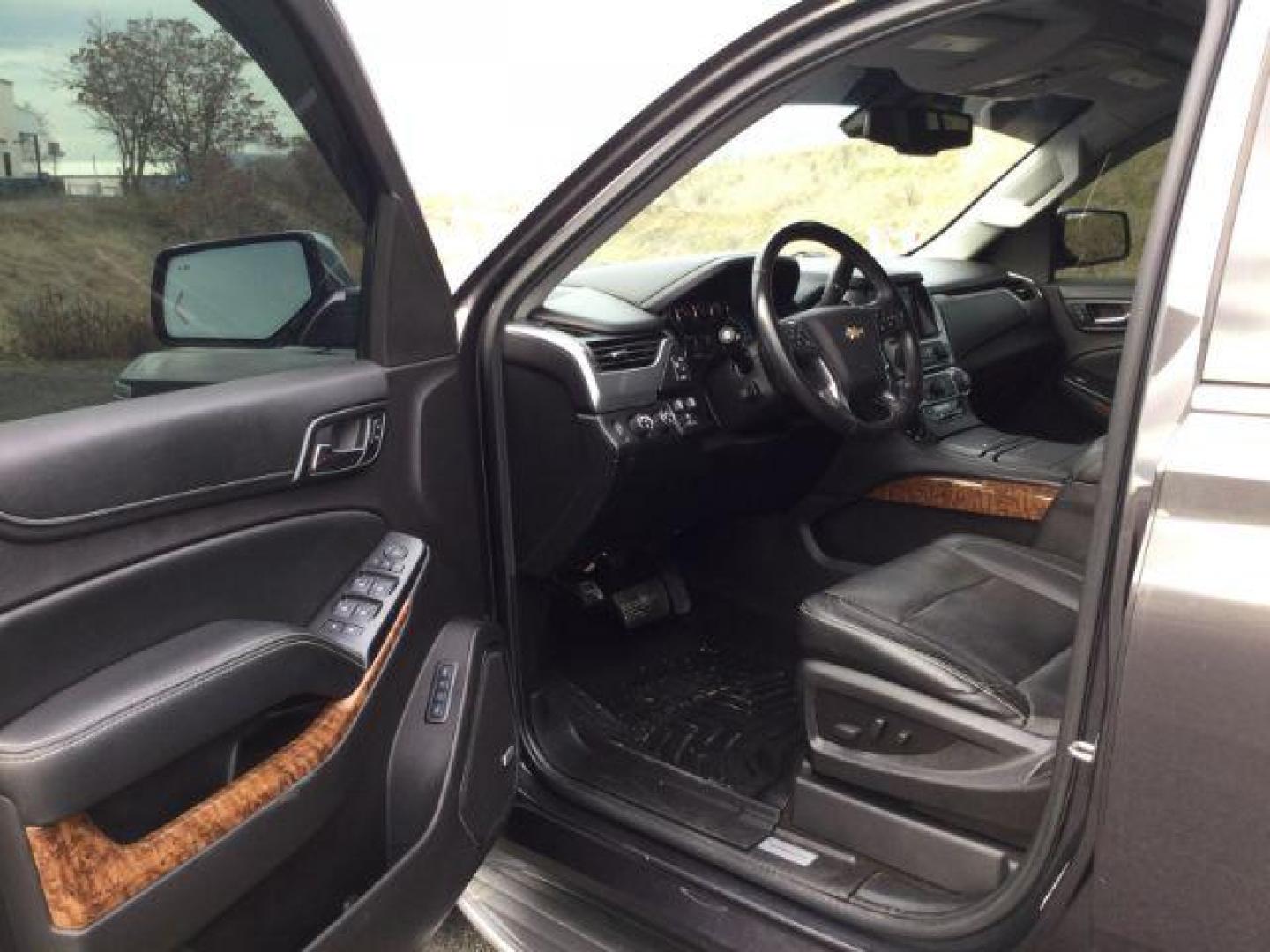 2015 GRAY /BLACK LEATHER Chevrolet Tahoe LTZ 4WD (1GNSKCKC9FR) with an 5.3L V8 OHV 16V engine, 6-Speed Automatic transmission, located at 1801 Main Street, Lewiston, 83501, (208) 743-9371, 46.417065, -117.004799 - Photo#3