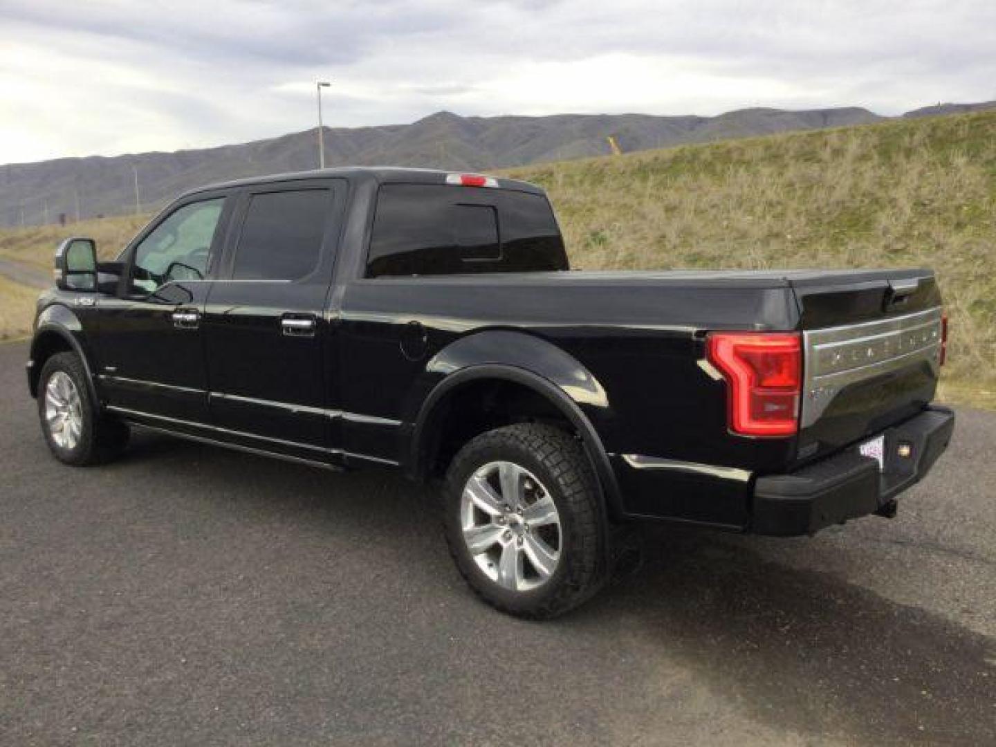 2017 Shadow Black /Black, premium leather Ford F-150 Platinum SuperCrew 6.5-ft. Bed 4WD (1FTFW1EG7HF) with an 3.5 V6 engine, 6-Speed Automatic transmission, located at 1801 Main Street, Lewiston, 83501, (208) 743-9371, 46.417065, -117.004799 - Photo#2