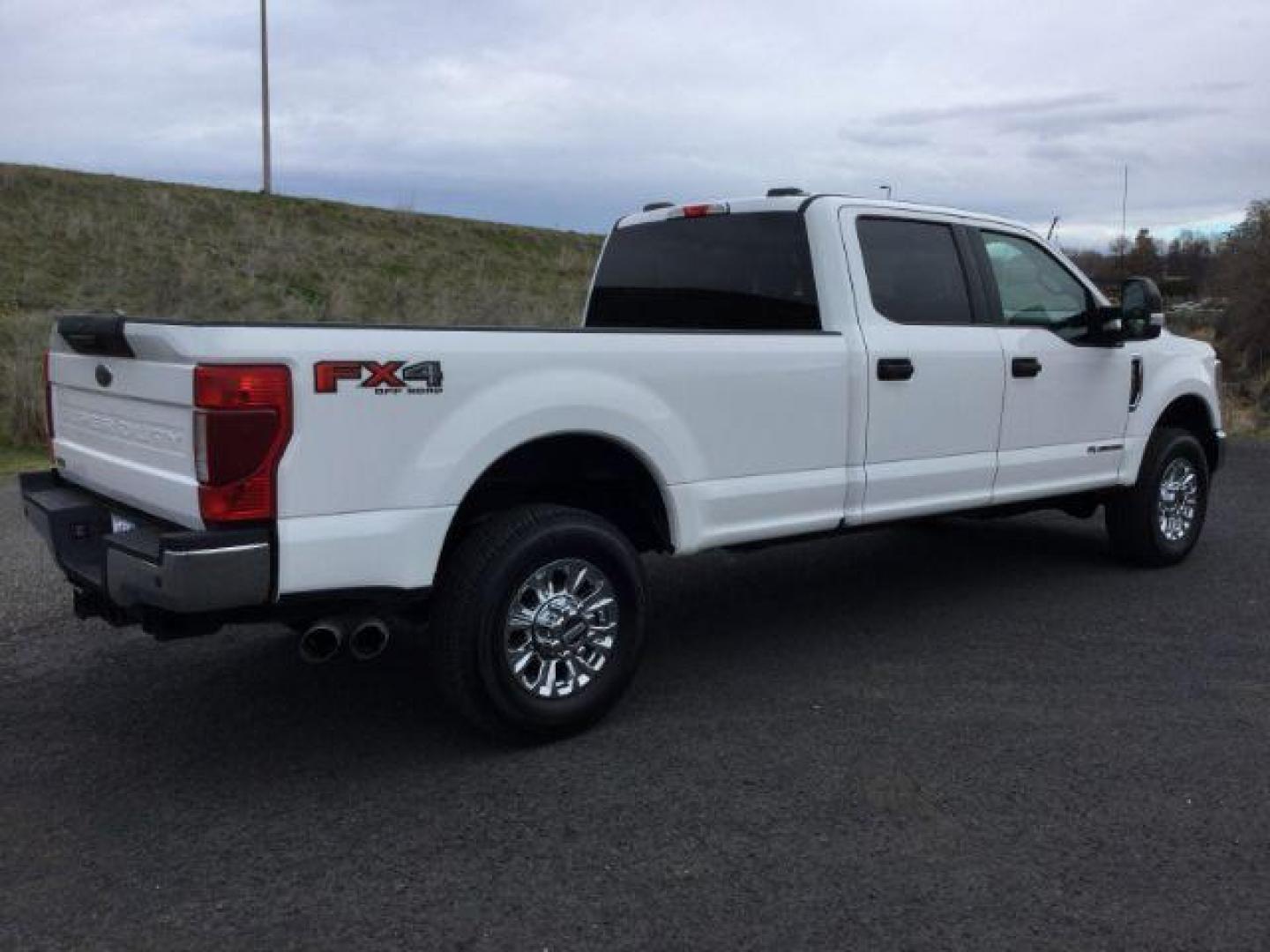 2020 Oxford White /Medium Earth Gray, cloth Ford F-350 SD XLT Crew Cab Long Bed 4WD (1FT8W3BT4LE) with an 6.7L V8 OHV 16V DIESEL engine, 10-speed automatic transmission, located at 1801 Main Street, Lewiston, 83501, (208) 743-9371, 46.417065, -117.004799 - Photo#13