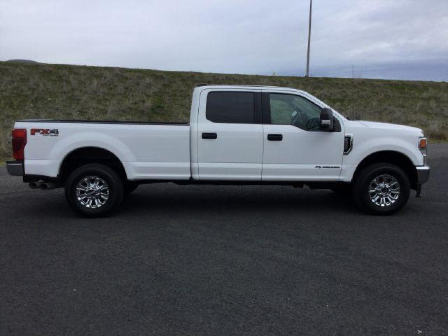 2020 Oxford White /Medium Earth Gray, cloth Ford F-350 SD XLT Crew Cab Long Bed 4WD (1FT8W3BT4LE) with an 6.7L V8 OHV 16V DIESEL engine, 10-speed automatic transmission, located at 1801 Main Street, Lewiston, 83501, (208) 743-9371, 46.417065, -117.004799 - Photo#14