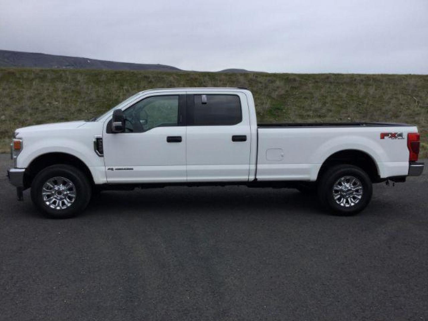 2020 Oxford White /Medium Earth Gray, cloth Ford F-350 SD XLT Crew Cab Long Bed 4WD (1FT8W3BT4LE) with an 6.7L V8 OHV 16V DIESEL engine, 10-speed automatic transmission, located at 1801 Main Street, Lewiston, 83501, (208) 743-9371, 46.417065, -117.004799 - Photo#1