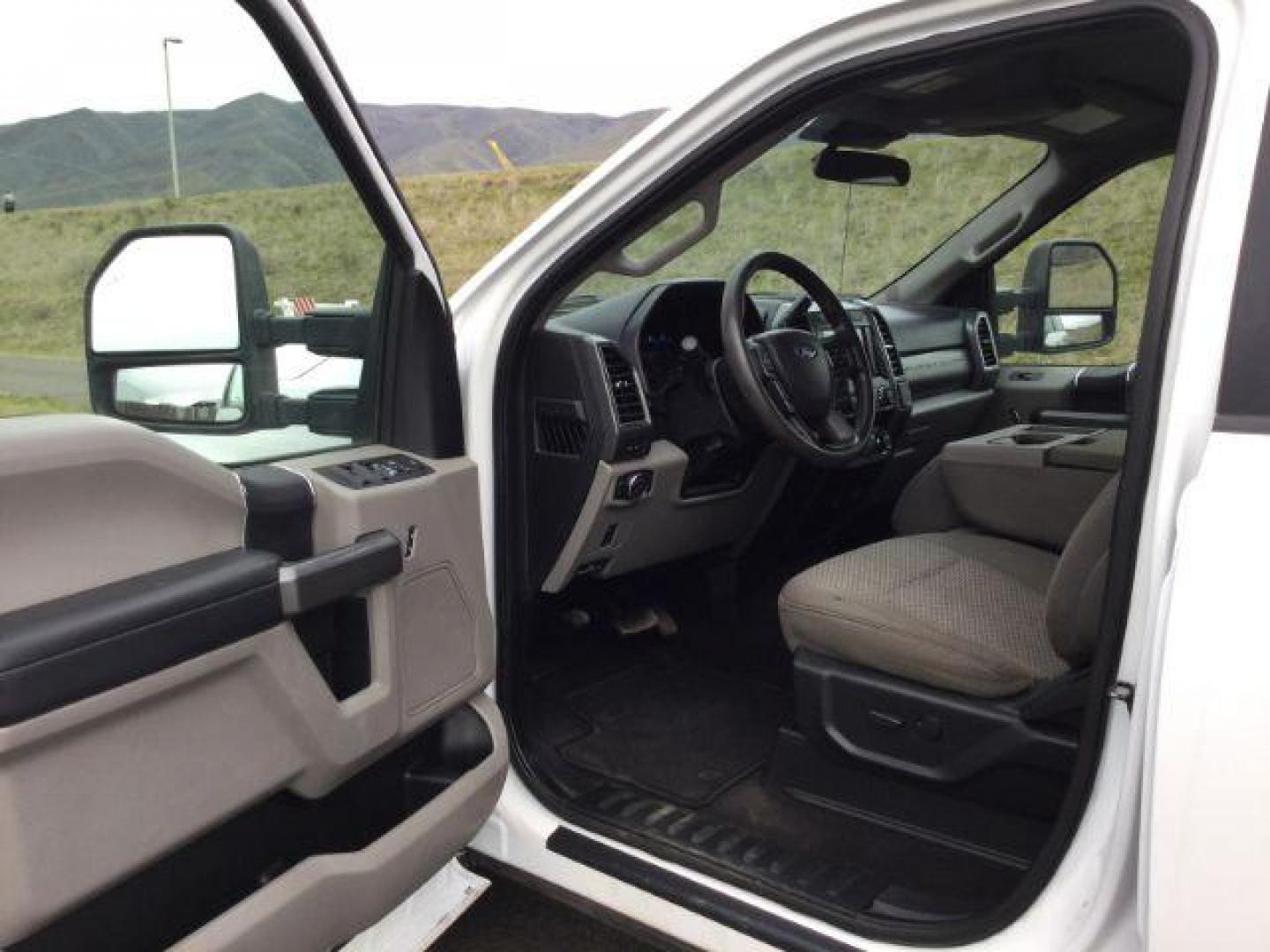 2020 Oxford White /Medium Earth Gray, cloth Ford F-350 SD XLT Crew Cab Long Bed 4WD (1FT8W3BT4LE) with an 6.7L V8 OHV 16V DIESEL engine, 10-speed automatic transmission, located at 1801 Main Street, Lewiston, 83501, (208) 743-9371, 46.417065, -117.004799 - Photo#3