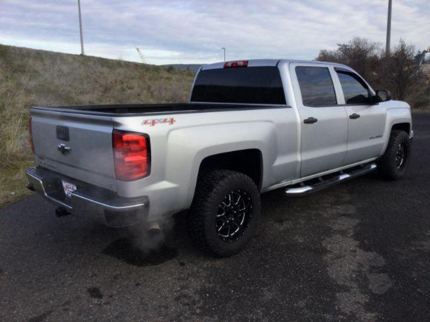 2014 Silver Ice Metallic /Jet Black Chevrolet Silverado 1500 1LT Crew Cab 4WD (3GCUKREC7EG) with an 5.3L V8 OHV 16V engine, 6-Speed Automatic transmission, located at 1801 Main Street, Lewiston, 83501, (208) 743-9371, 46.417065, -117.004799 - Photo#14