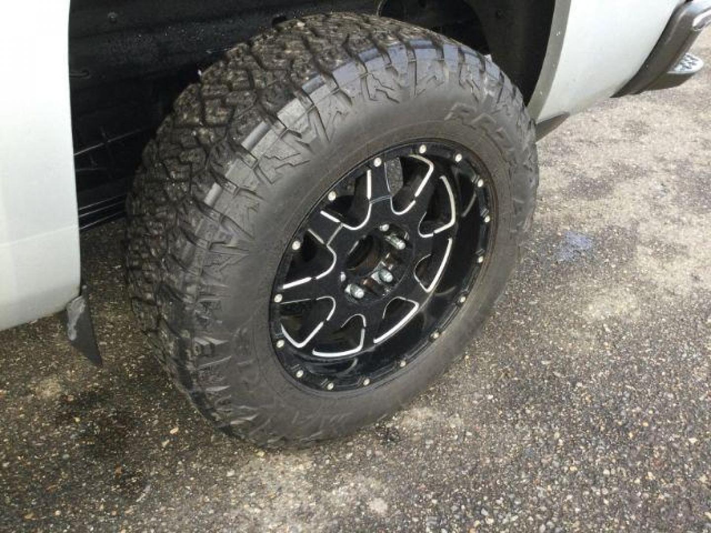 2014 Silver Ice Metallic /Jet Black Chevrolet Silverado 1500 1LT Crew Cab 4WD (3GCUKREC7EG) with an 5.3L V8 OHV 16V engine, 6-Speed Automatic transmission, located at 1801 Main Street, Lewiston, 83501, (208) 743-9371, 46.417065, -117.004799 - Photo#15