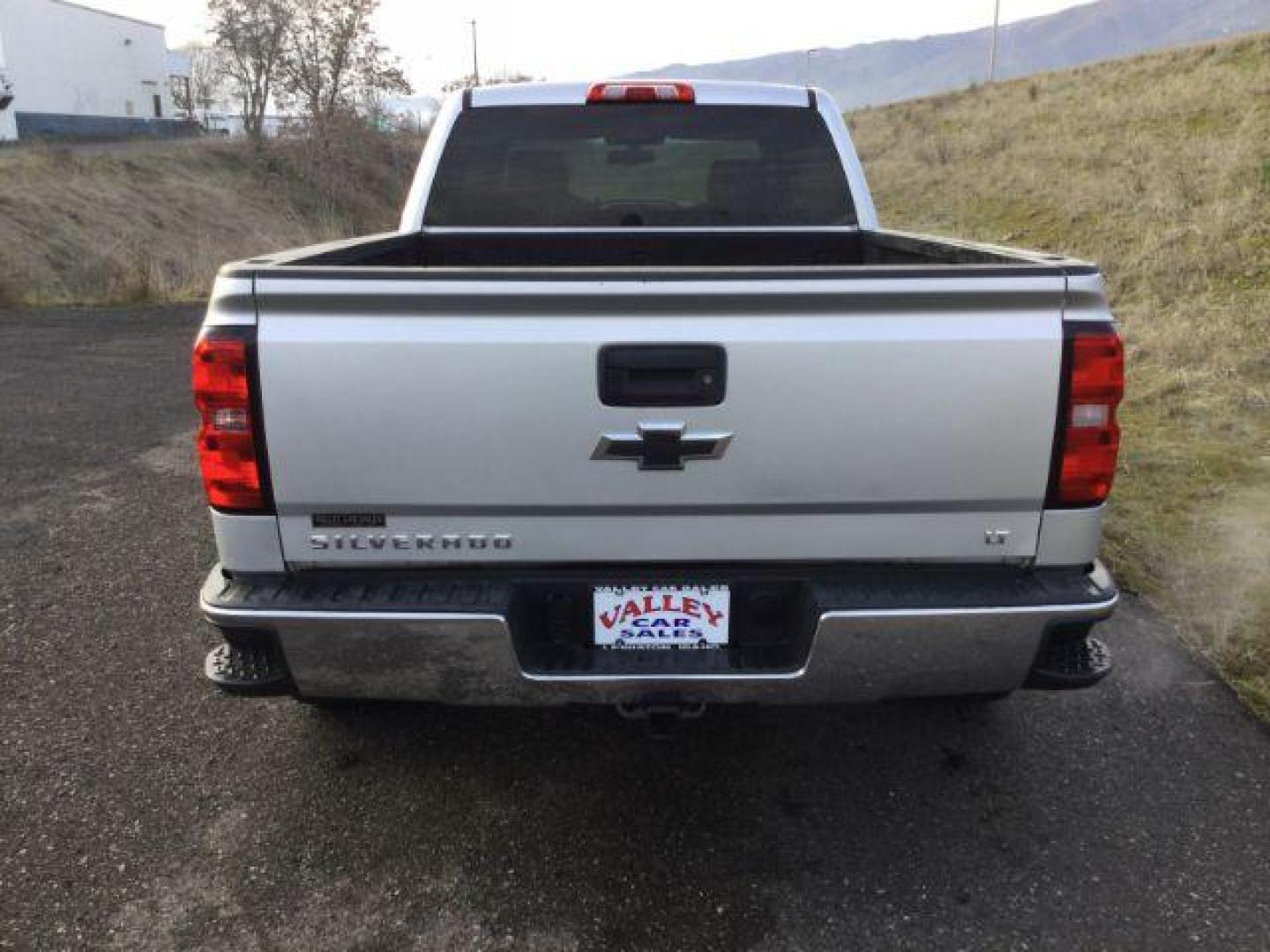 2014 Silver Ice Metallic /Jet Black Chevrolet Silverado 1500 1LT Crew Cab 4WD (3GCUKREC7EG) with an 5.3L V8 OHV 16V engine, 6-Speed Automatic transmission, located at 1801 Main Street, Lewiston, 83501, (208) 743-9371, 46.417065, -117.004799 - Photo#7