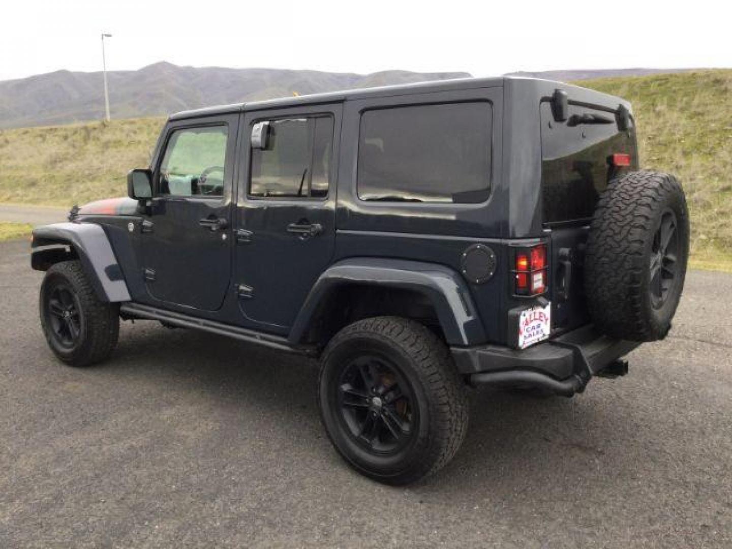 2017 Rhino Clear Coat /Black, leather Jeep Wrangler Unlimited Sahara 4WD (1C4BJWEG5HL) with an 3.6L V6 DOHC 24V FFV engine, 5-Speed Automatic transmission, located at 1801 Main Street, Lewiston, 83501, (208) 743-9371, 46.417065, -117.004799 - Photo#2