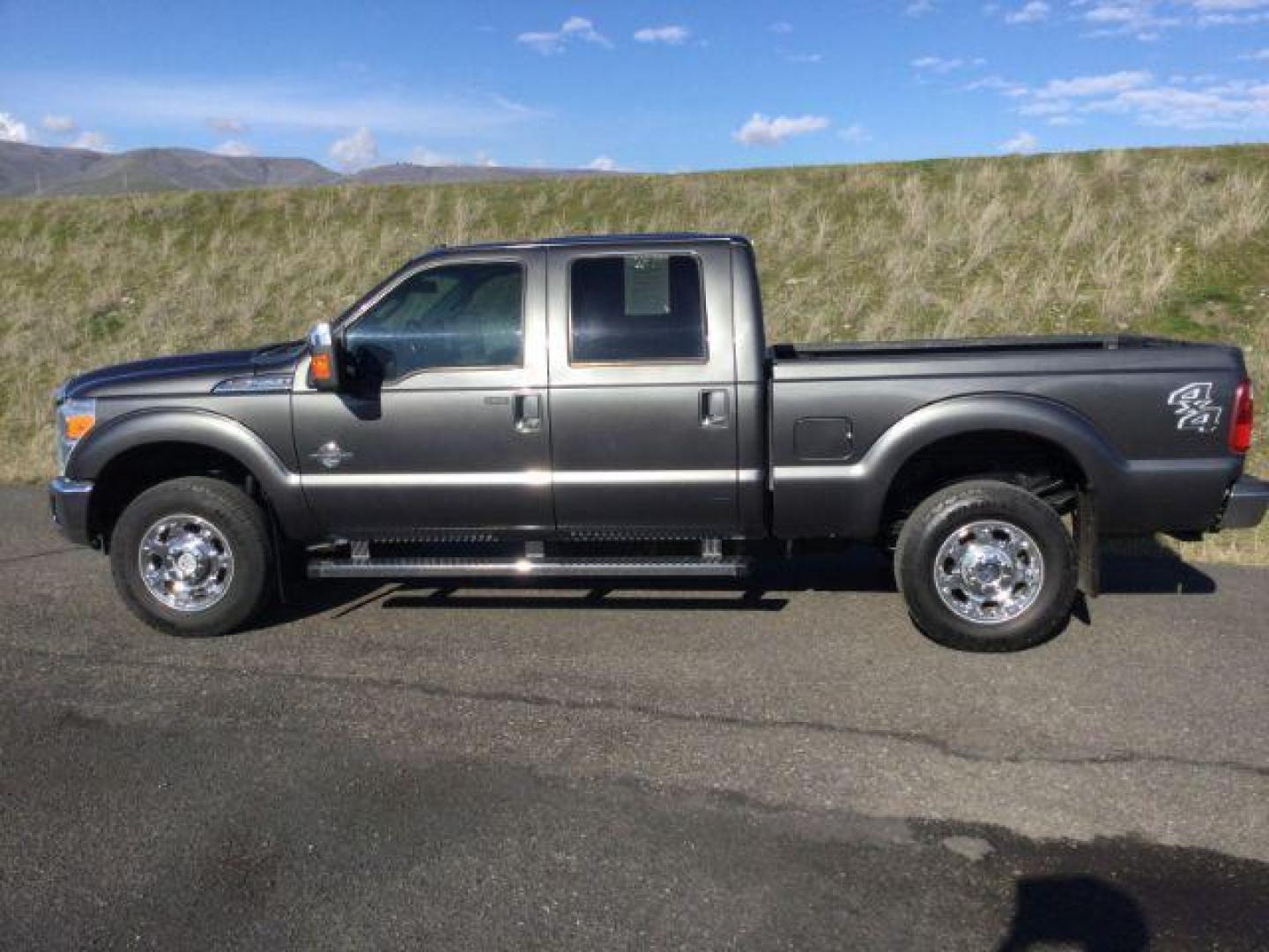 2016 GRAY /BLACK LEATHER Ford F-350 SD Lariat Crew Cab 4WD (1FT8W3BT3GE) with an 6.7L V8 OHV 16V DIESEL engine, 6-Speed Automatic transmission, located at 1801 Main Street, Lewiston, 83501, (208) 743-9371, 46.417065, -117.004799 - Photo#1