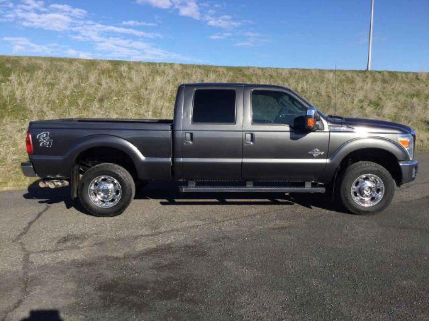 2016 GRAY /BLACK LEATHER Ford F-350 SD Lariat Crew Cab 4WD (1FT8W3BT3GE) with an 6.7L V8 OHV 16V DIESEL engine, 6-Speed Automatic transmission, located at 1801 Main Street, Lewiston, 83501, (208) 743-9371, 46.417065, -117.004799 - Photo#20