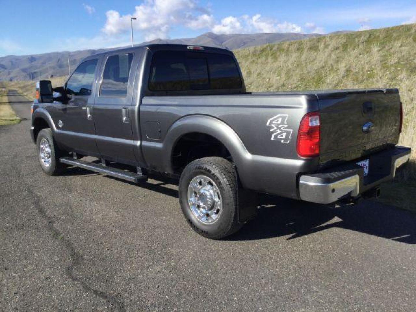 2016 GRAY /BLACK LEATHER Ford F-350 SD Lariat Crew Cab 4WD (1FT8W3BT3GE) with an 6.7L V8 OHV 16V DIESEL engine, 6-Speed Automatic transmission, located at 1801 Main Street, Lewiston, 83501, (208) 743-9371, 46.417065, -117.004799 - Photo#2