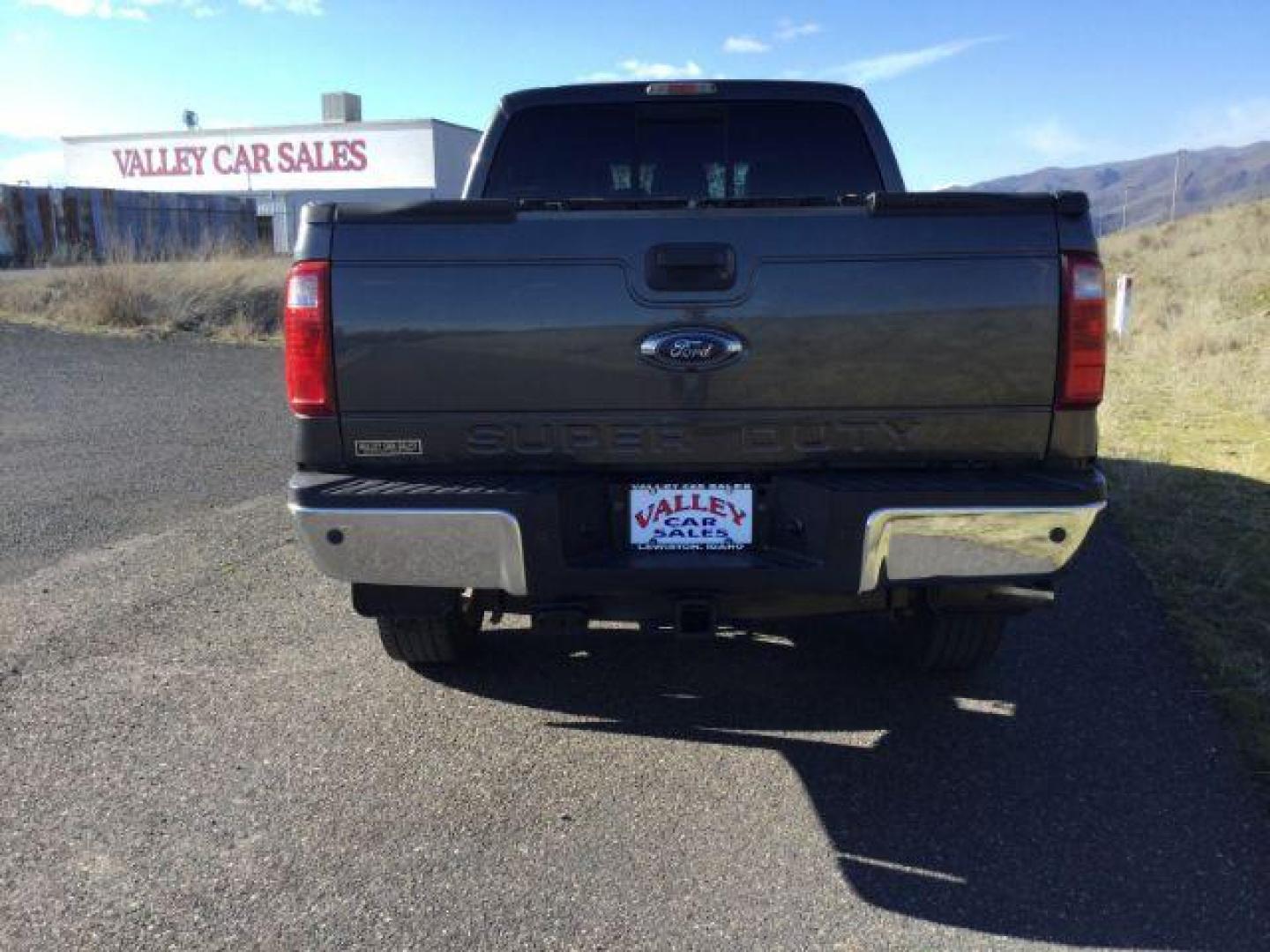 2016 GRAY /BLACK LEATHER Ford F-350 SD Lariat Crew Cab 4WD (1FT8W3BT3GE) with an 6.7L V8 OHV 16V DIESEL engine, 6-Speed Automatic transmission, located at 1801 Main Street, Lewiston, 83501, (208) 743-9371, 46.417065, -117.004799 - Photo#8