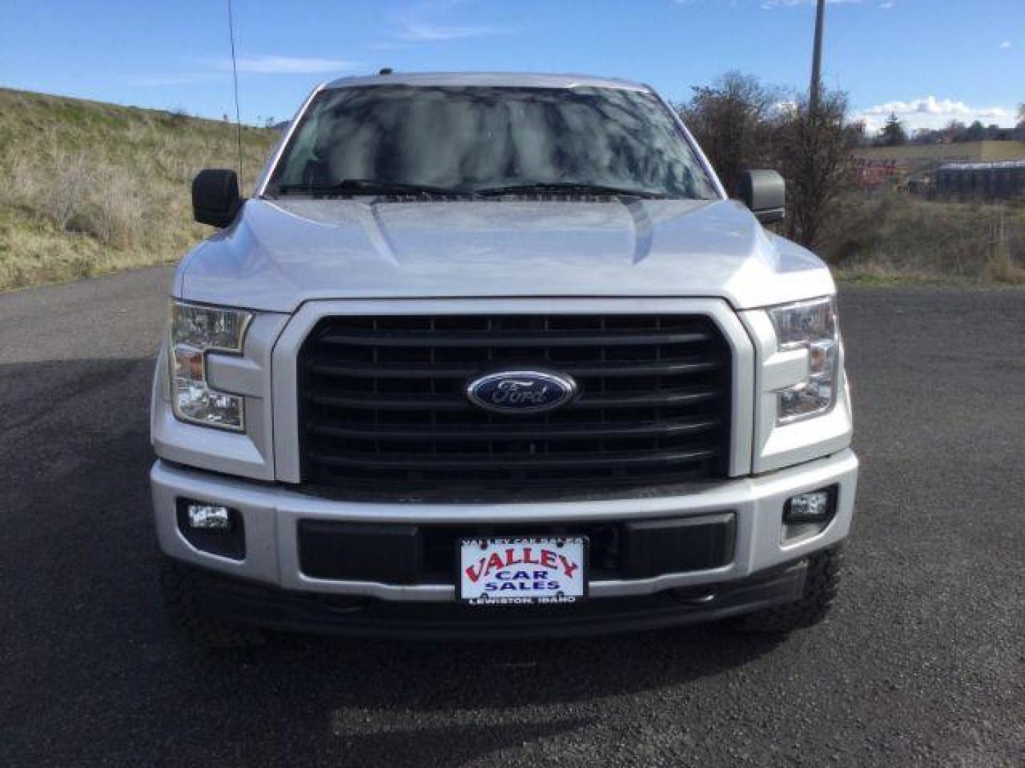 2017 Ingot Silver Metallic /Black, premium cloth Ford F-150 XLT SuperCrew 6.5-ft. Bed 4WD (1FTFW1EG9HF) with an 3.5 V6 engine, 10-speed automatic transmission, located at 1801 Main Street, Lewiston, 83501, (208) 743-9371, 46.417065, -117.004799 - Photo#9