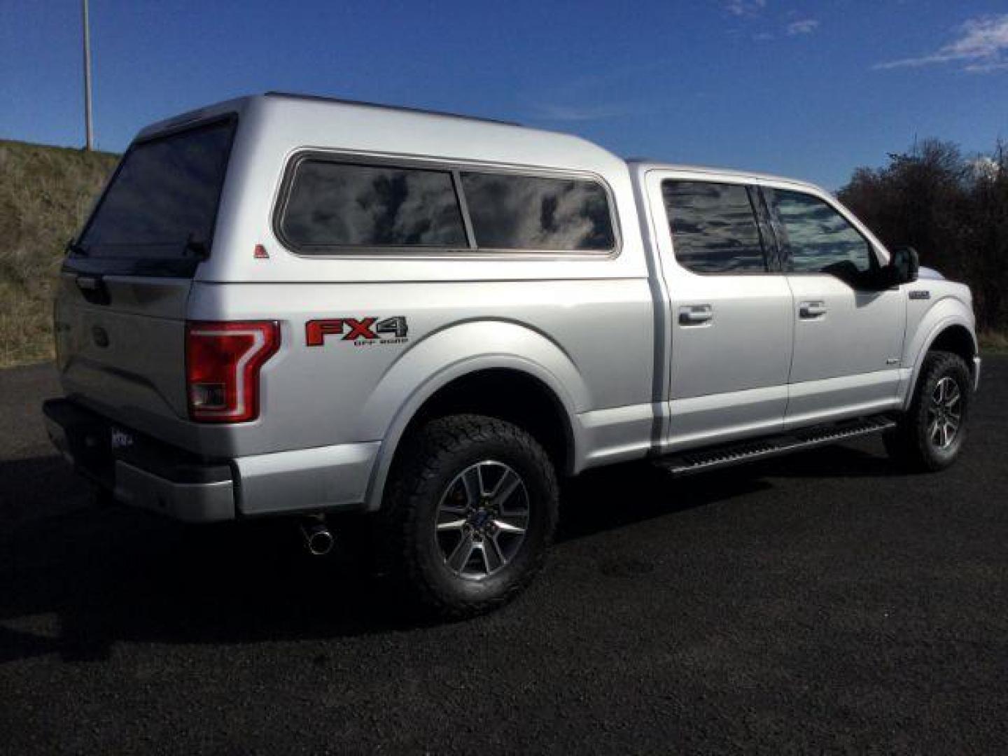 2017 Ingot Silver Metallic /Black, premium cloth Ford F-150 XLT SuperCrew 6.5-ft. Bed 4WD (1FTFW1EG9HF) with an 3.5 V6 engine, 10-speed automatic transmission, located at 1801 Main Street, Lewiston, 83501, (208) 743-9371, 46.417065, -117.004799 - Photo#17