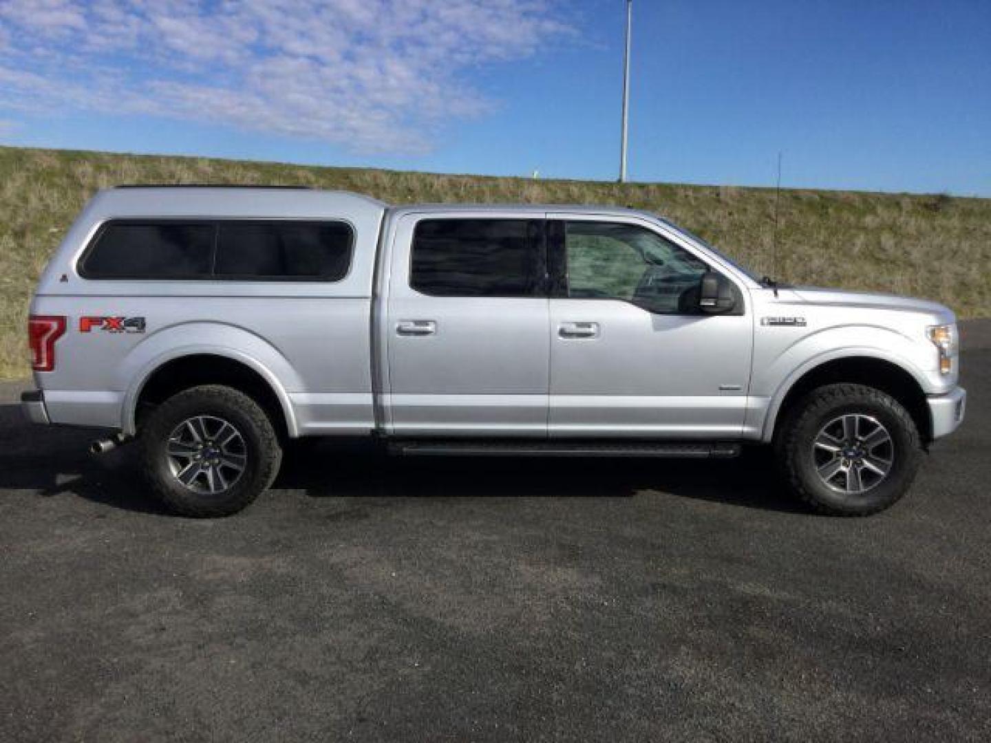 2017 Ingot Silver Metallic /Black, premium cloth Ford F-150 XLT SuperCrew 6.5-ft. Bed 4WD (1FTFW1EG9HF) with an 3.5 V6 engine, 10-speed automatic transmission, located at 1801 Main Street, Lewiston, 83501, (208) 743-9371, 46.417065, -117.004799 - Photo#18