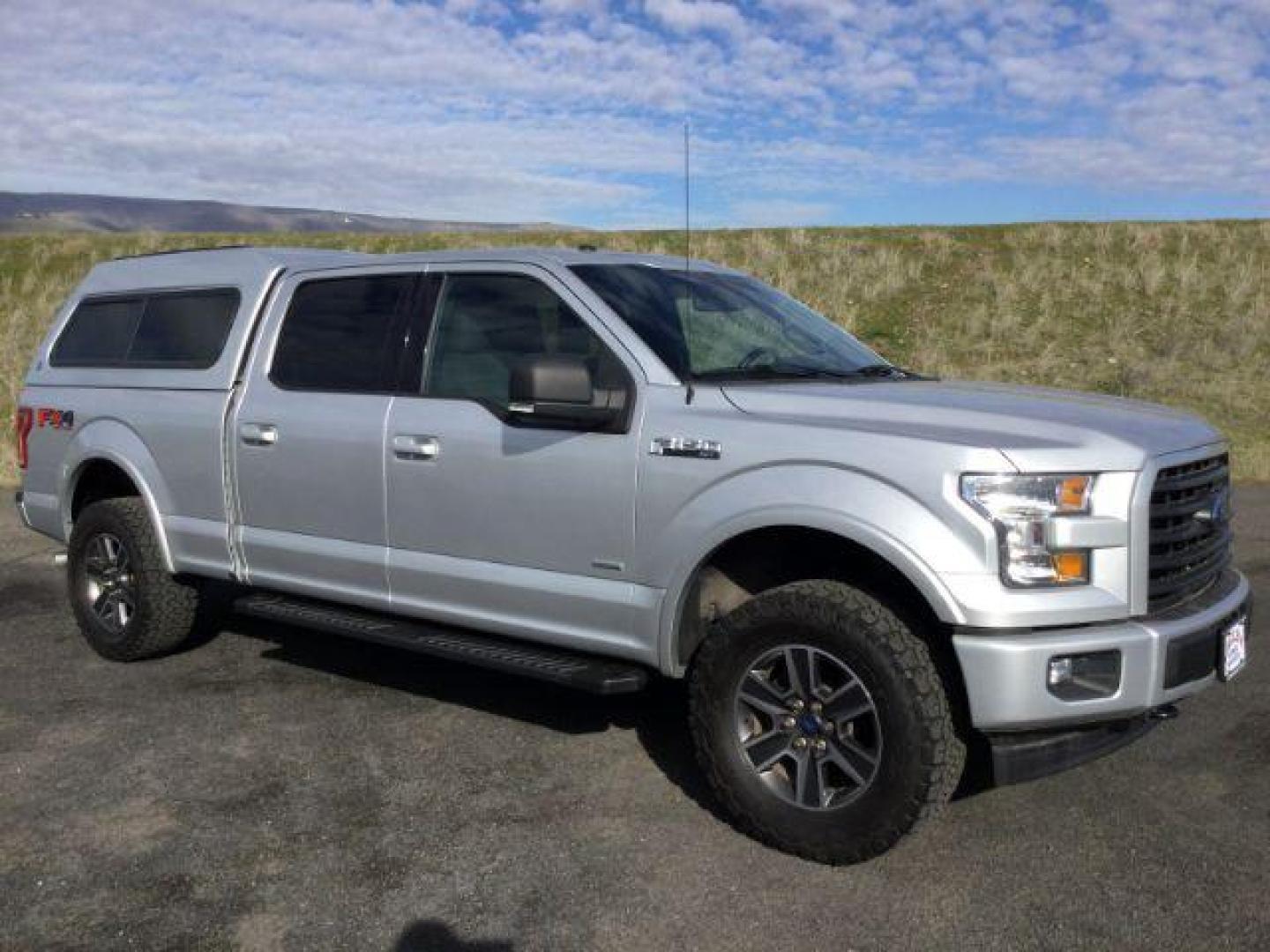 2017 Ingot Silver Metallic /Black, premium cloth Ford F-150 XLT SuperCrew 6.5-ft. Bed 4WD (1FTFW1EG9HF) with an 3.5 V6 engine, 10-speed automatic transmission, located at 1801 Main Street, Lewiston, 83501, (208) 743-9371, 46.417065, -117.004799 - Photo#19