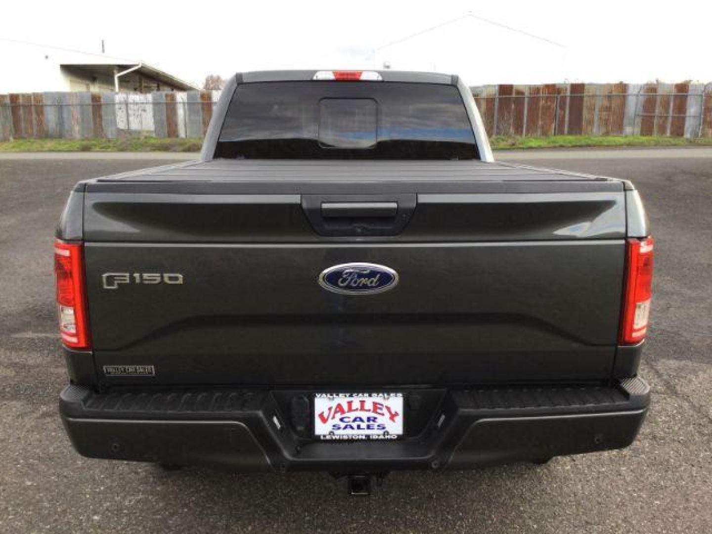 2016 Magnetic Metallic /Black, premium cloth Ford F-150 XLT SuperCrew 6.5-ft. Bed 4WD (1FTFW1EG3GF) with an 3.5 V6 engine, 6-Speed Automatic transmission, located at 1801 Main Street, Lewiston, 83501, (208) 743-9371, 46.417065, -117.004799 - Photo#11