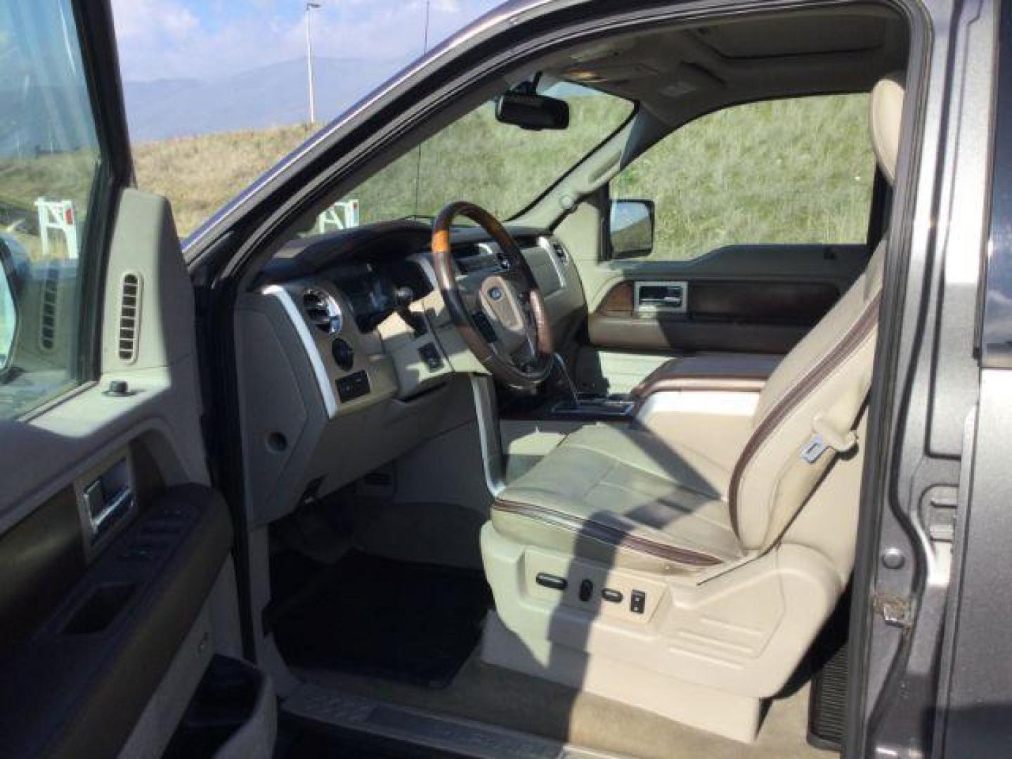 2009 Sterling Gray Metallic /Medium Stone Leather Interior Ford F-150 Platinum crew cab 4x4 (1FTPW14VX9F) with an 5.4L V8 SOHC 24V FFV engine, 4-Speed Automatic transmission, located at 1801 Main Street, Lewiston, 83501, (208) 743-9371, 46.417065, -117.004799 - Photo#3