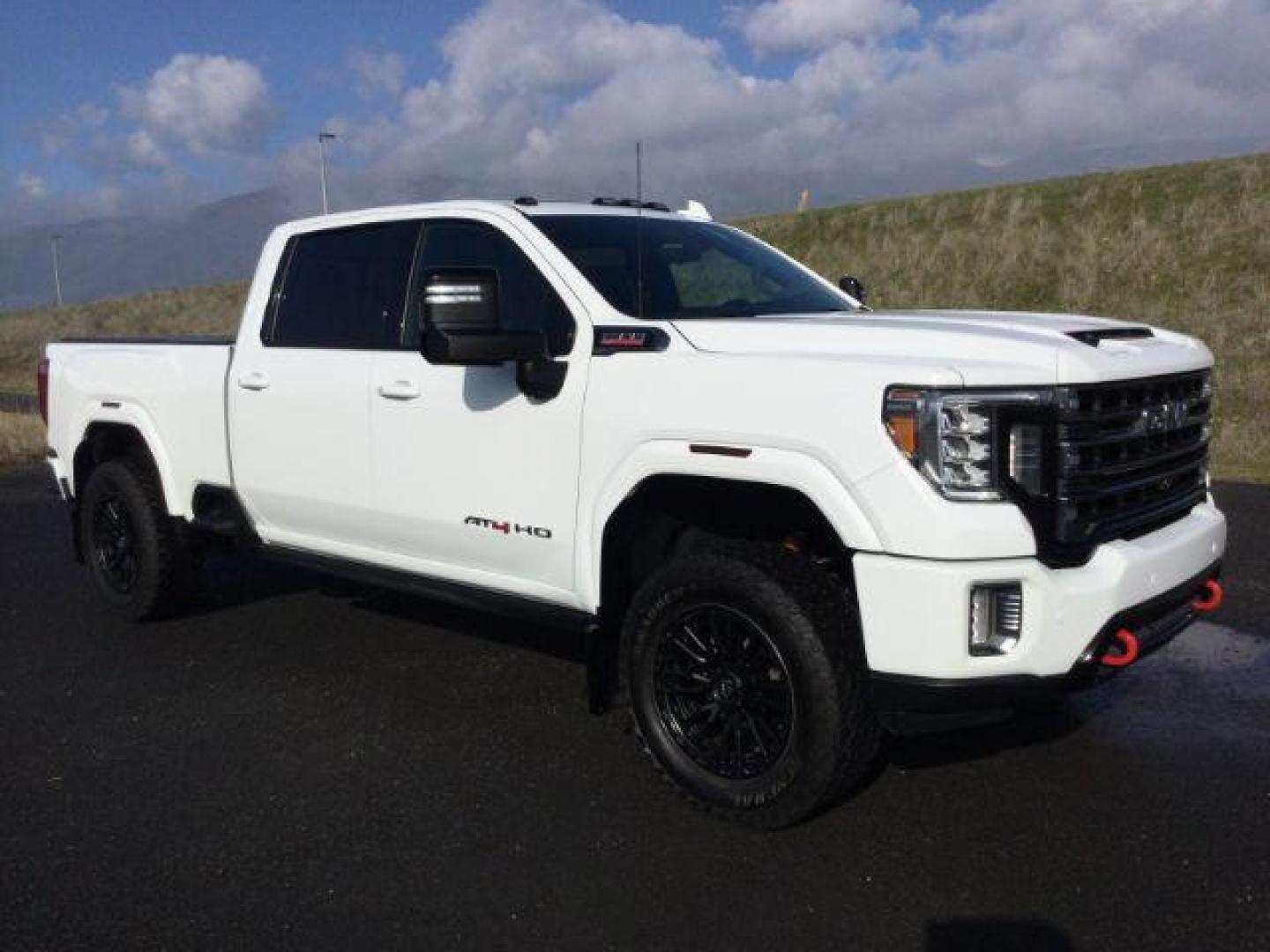 2021 Summit White /Jet Black w/Kalahari Accents GMC Sierra 3500HD AT4 Crew Cab 4WD (1GT49VEY8MF) with an 6.6L V8 OHV 16 DIESEL engine, 10-speed automatic transmission, located at 1801 Main Street, Lewiston, 83501, (208) 743-9371, 46.417065, -117.004799 - Photo#14