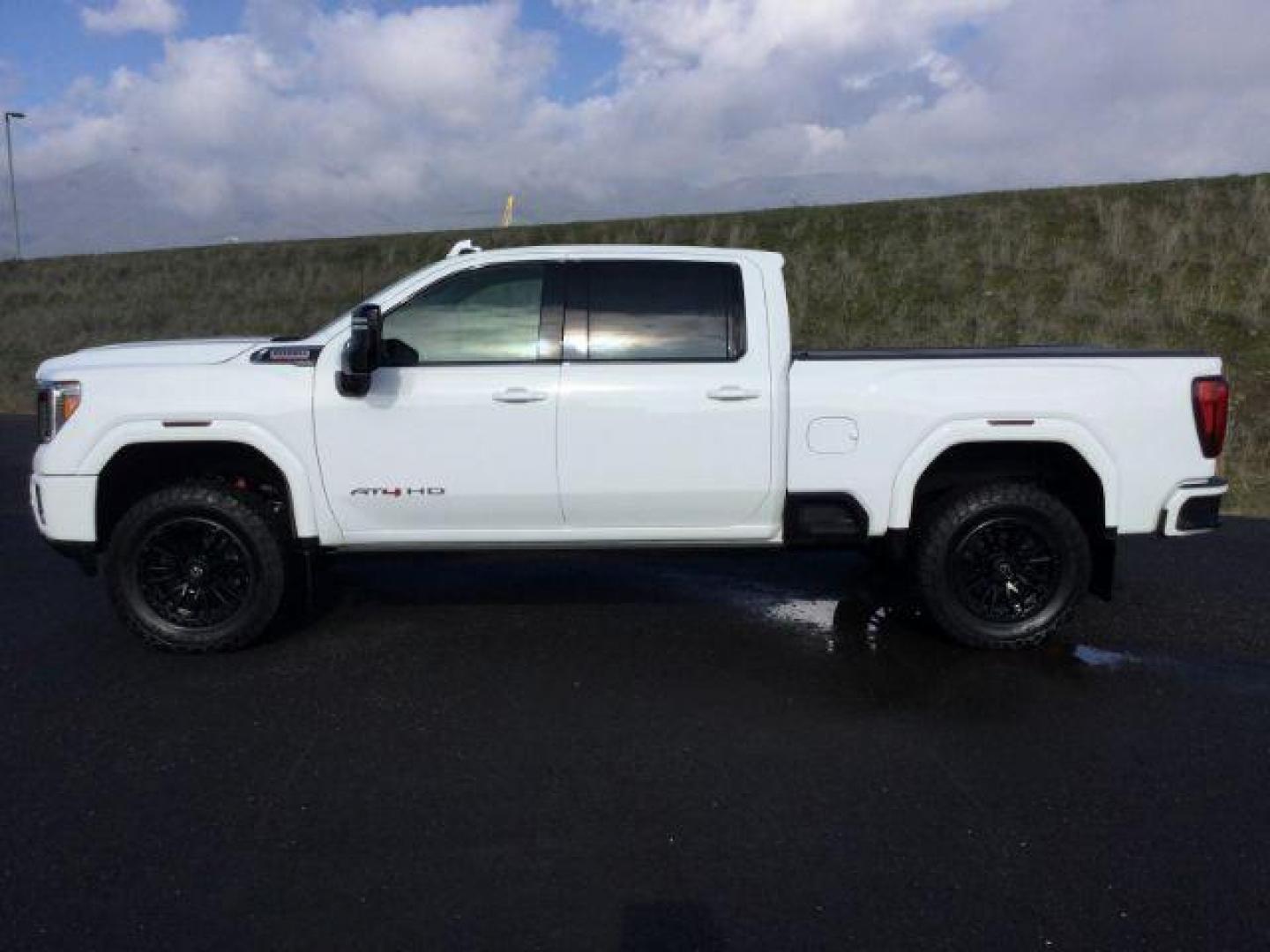 2021 Summit White /Jet Black w/Kalahari Accents GMC Sierra 3500HD AT4 Crew Cab 4WD (1GT49VEY8MF) with an 6.6L V8 OHV 16 DIESEL engine, 10-speed automatic transmission, located at 1801 Main Street, Lewiston, 83501, (208) 743-9371, 46.417065, -117.004799 - Photo#1