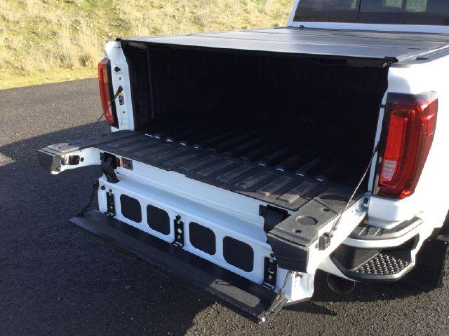 2021 Summit White /Jet Black w/Kalahari Accents GMC Sierra 3500HD AT4 Crew Cab 4WD (1GT49VEY8MF) with an 6.6L V8 OHV 16 DIESEL engine, 10-speed automatic transmission, located at 1801 Main Street, Lewiston, 83501, (208) 743-9371, 46.417065, -117.004799 - Photo#24