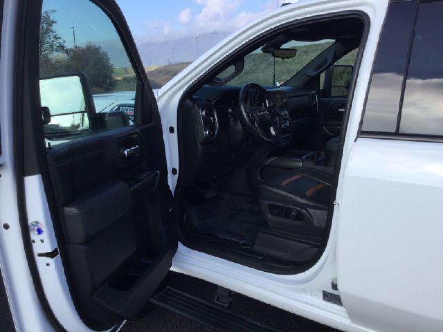 2021 Summit White /Jet Black w/Kalahari Accents GMC Sierra 3500HD AT4 Crew Cab 4WD (1GT49VEY8MF) with an 6.6L V8 OHV 16 DIESEL engine, 10-speed automatic transmission, located at 1801 Main Street, Lewiston, 83501, (208) 743-9371, 46.417065, -117.004799 - Photo#6