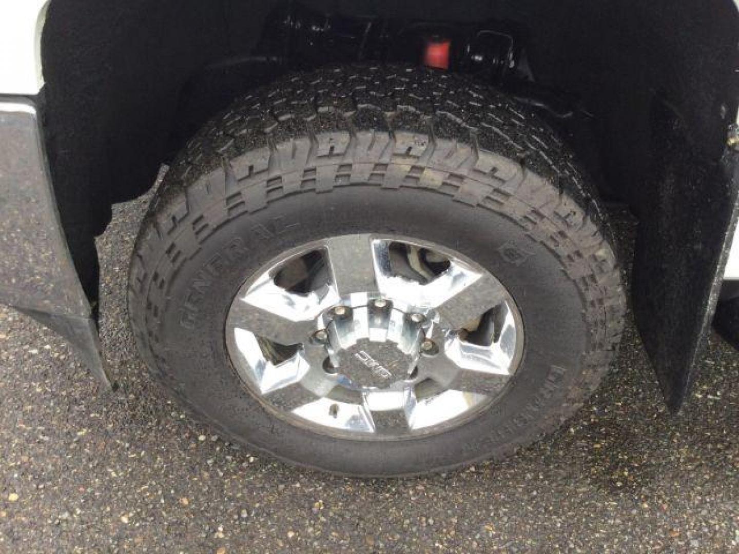 2018 Summit White /BLACK CLOTH Chevrolet Silverado 3500HD Crew Cab Long Box 4WD (1GC4KYEY5JF) with an 6.6L V8 Duramax engine, 6-Speed Automatic transmission, located at 1801 Main Street, Lewiston, 83501, (208) 743-9371, 46.417065, -117.004799 - Photo#9