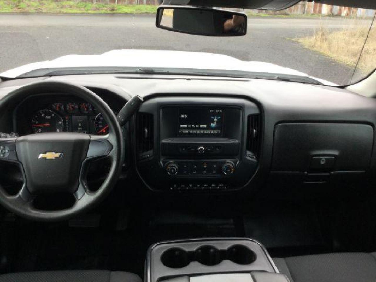 2018 Summit White /BLACK CLOTH Chevrolet Silverado 3500HD Crew Cab Long Box 4WD (1GC4KYEY5JF) with an 6.6L V8 Duramax engine, 6-Speed Automatic transmission, located at 1801 Main Street, Lewiston, 83501, (208) 743-9371, 46.417065, -117.004799 - Photo#12