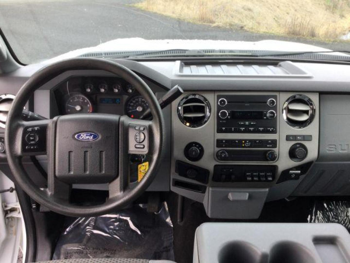 2013 Oxford White /Steel Cloth Interior Ford F-250 SD XLT Crew Cab 4WD (1FT7W2B6XDE) with an 6.2L V8 OHV 16V engine, 6-Speed Automatic transmission, located at 1801 Main Street, Lewiston, 83501, (208) 743-9371, 46.417065, -117.004799 - Photo#10