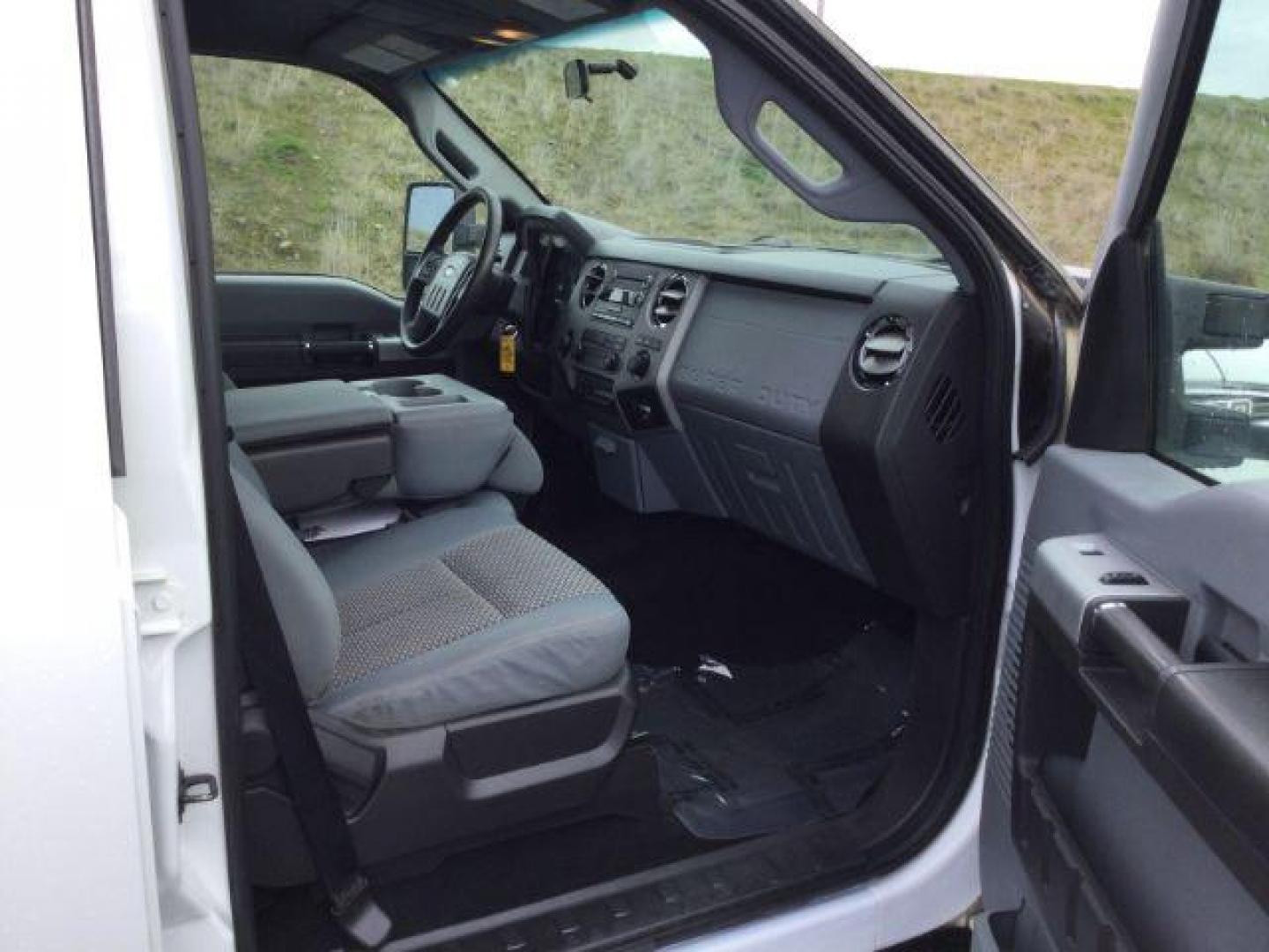 2013 Oxford White /Steel Cloth Interior Ford F-250 SD XLT Crew Cab 4WD (1FT7W2B6XDE) with an 6.2L V8 OHV 16V engine, 6-Speed Automatic transmission, located at 1801 Main Street, Lewiston, 83501, (208) 743-9371, 46.417065, -117.004799 - Photo#15