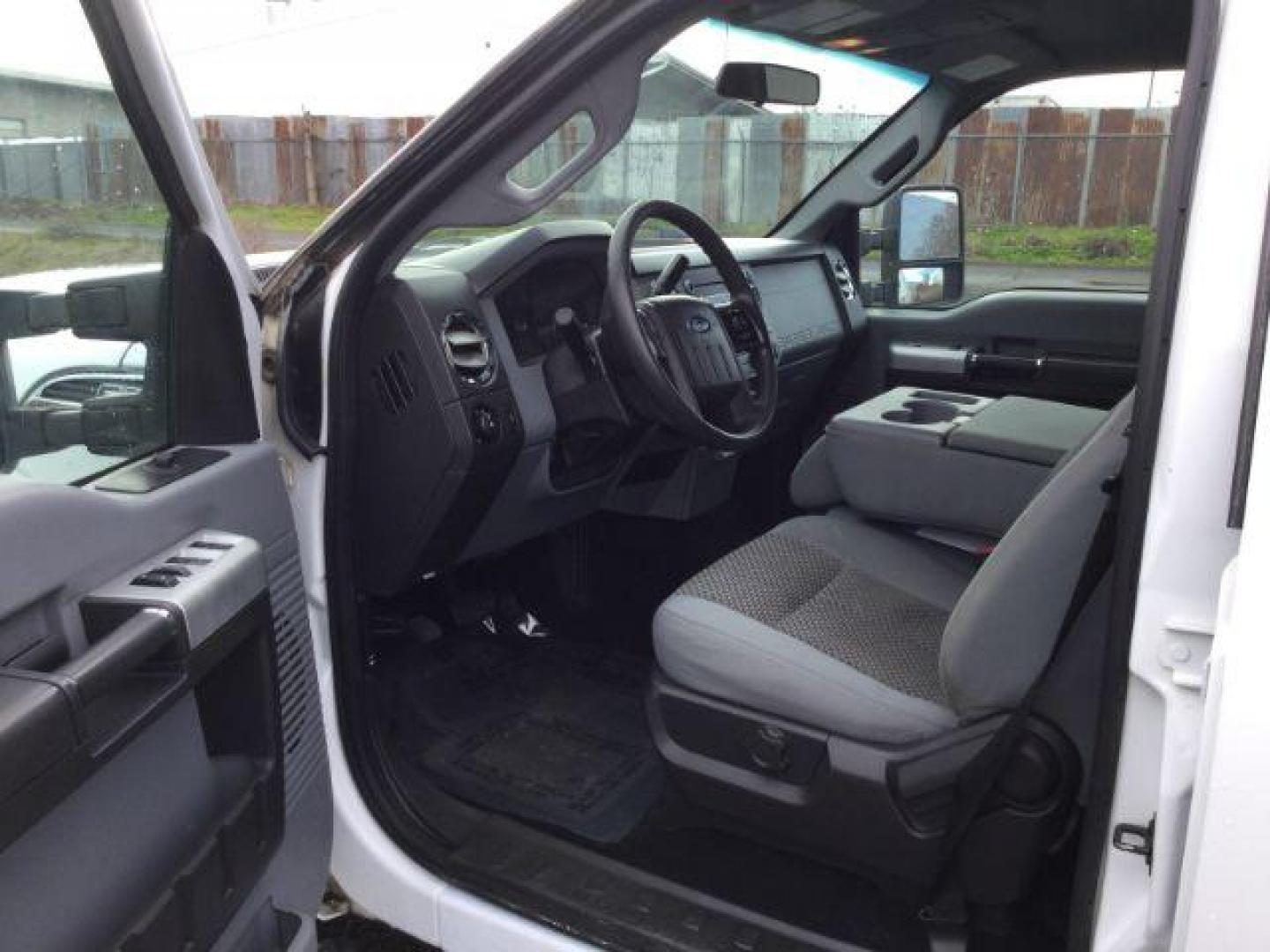 2013 Oxford White /Steel Cloth Interior Ford F-250 SD XLT Crew Cab 4WD (1FT7W2B6XDE) with an 6.2L V8 OHV 16V engine, 6-Speed Automatic transmission, located at 1801 Main Street, Lewiston, 83501, (208) 743-9371, 46.417065, -117.004799 - Photo#3