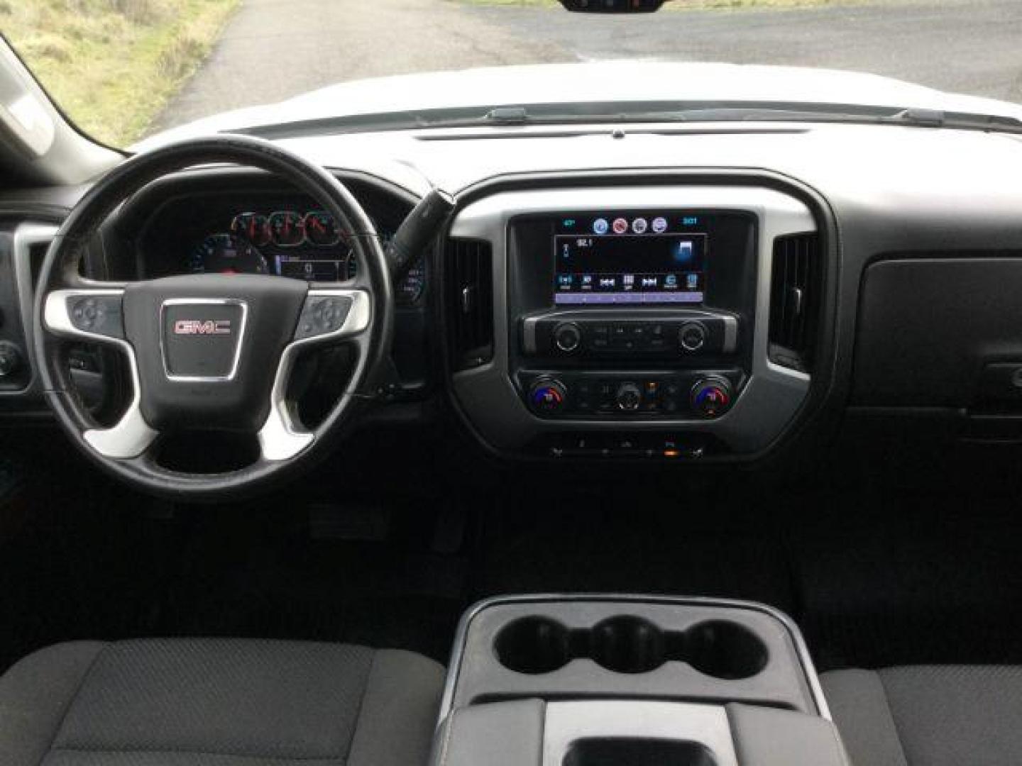 2018 Quicksilver Metallic /Jet Black, cloth GMC Sierra 2500HD SLE Crew Cab 4WD (1GT12SEG1JF) with an 6.0L V8 OHV 16V FFV engine, 6-Speed Automatic transmission, located at 1801 Main Street, Lewiston, 83501, (208) 743-9371, 46.417065, -117.004799 - Photo#19