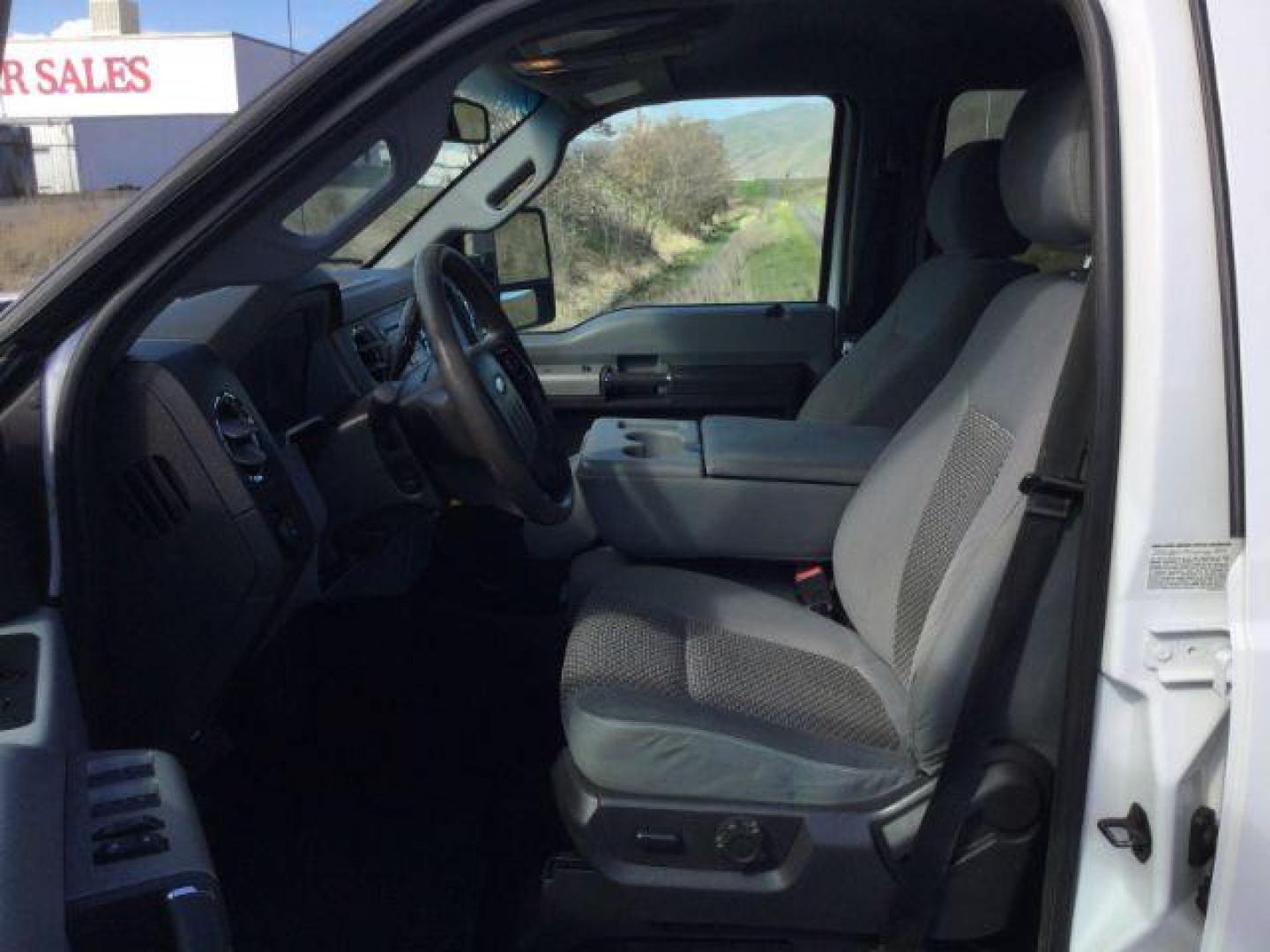 2013 Oxford White /Steel Cloth Interior Ford F-350 SD XLT Crew Cab Long Bed 4WD (1FT8W3BT1DE) with an 6.7L V8 OHV 16V DIESEL engine, 6-Speed Automatic transmission, located at 1801 Main Street, Lewiston, 83501, (208) 743-9371, 46.417065, -117.004799 - Photo#17